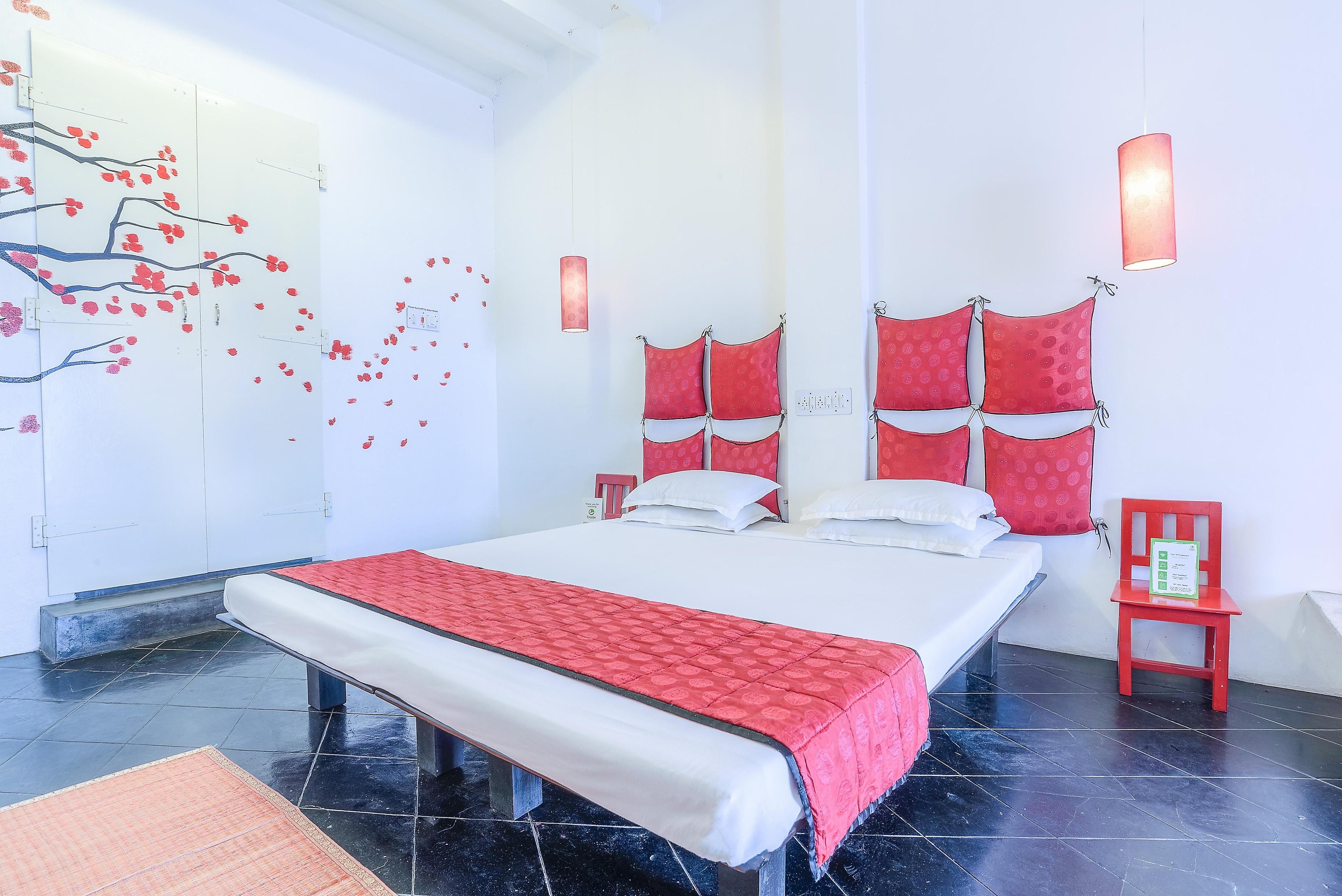 Itsy Hotels Red Lotus Heritage, Promenade Beach - Tap to explore photos