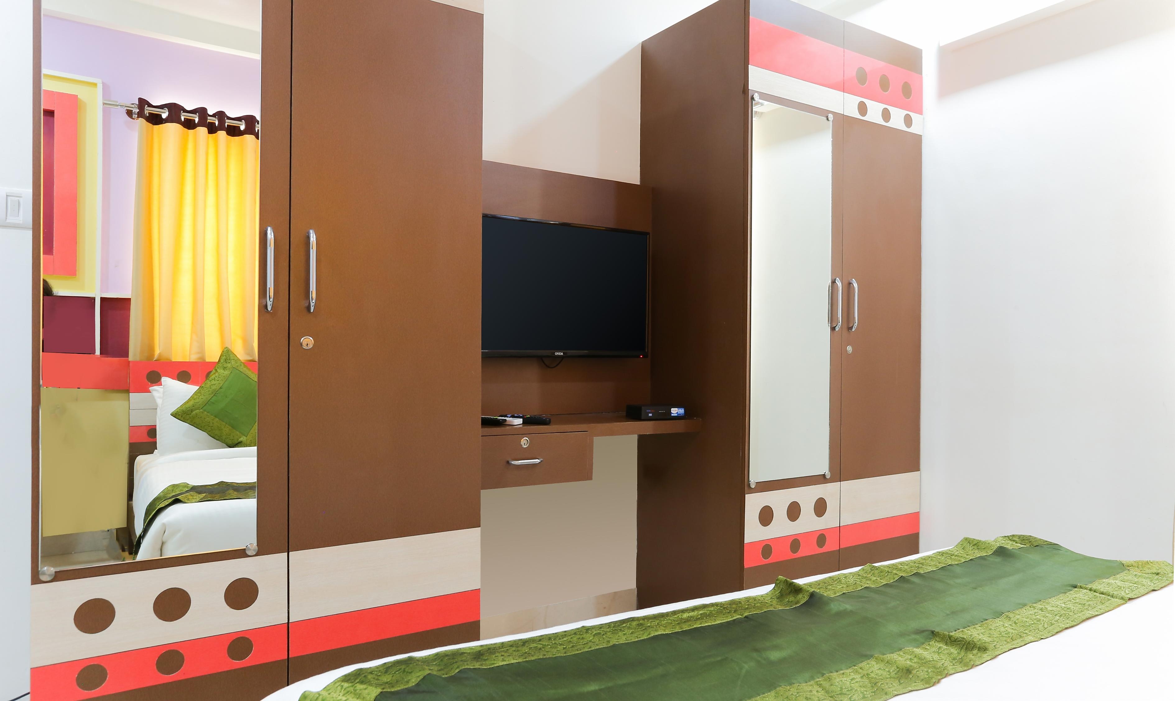 Itsy Hotels Worldtree Bellandur - Tap to explore photos