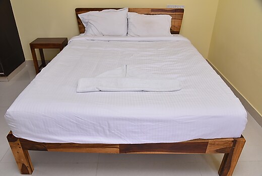 Keerthi Service Apartment