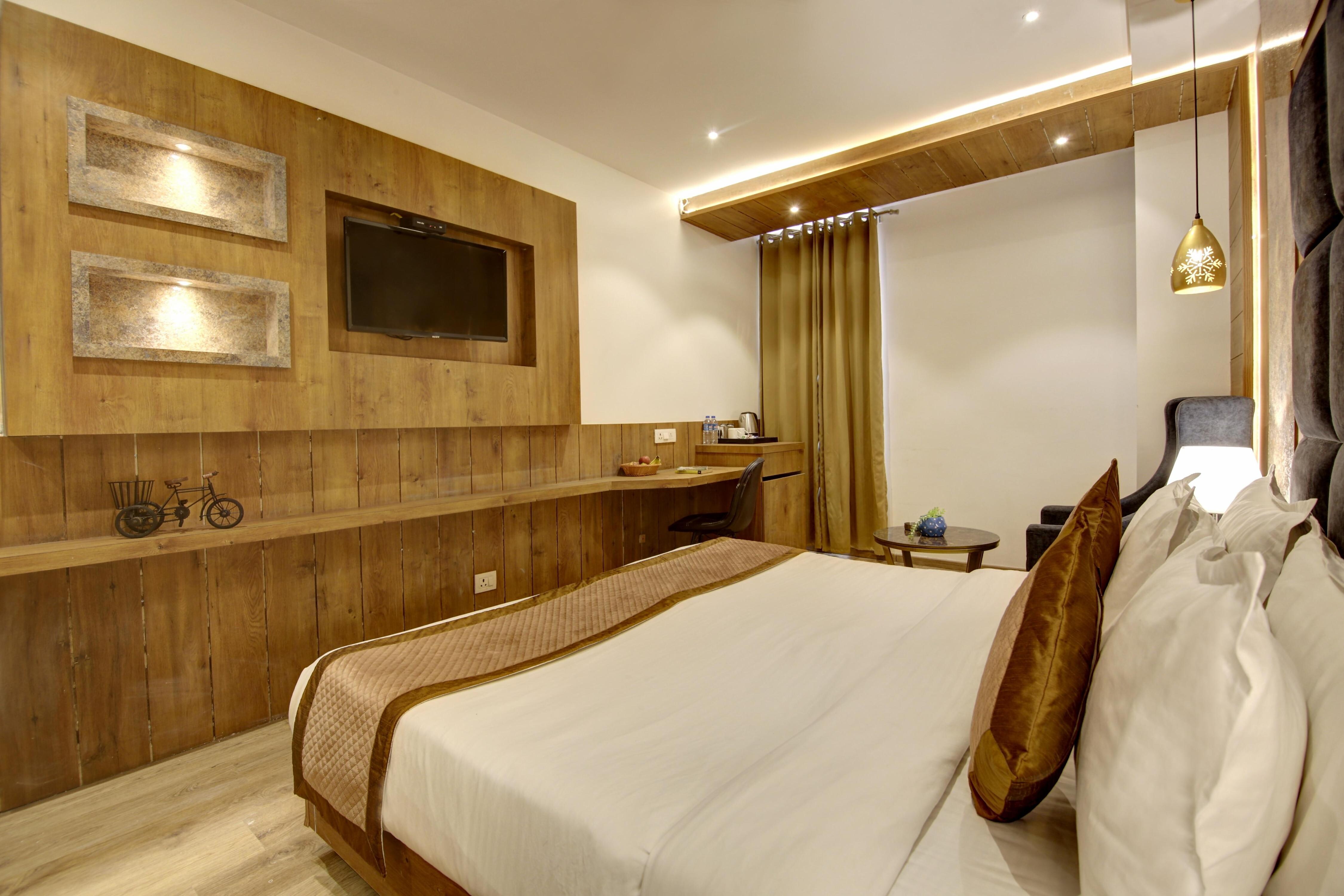 Hotel Town Pallace Patel Nagar Delhi - Tap to explore photos