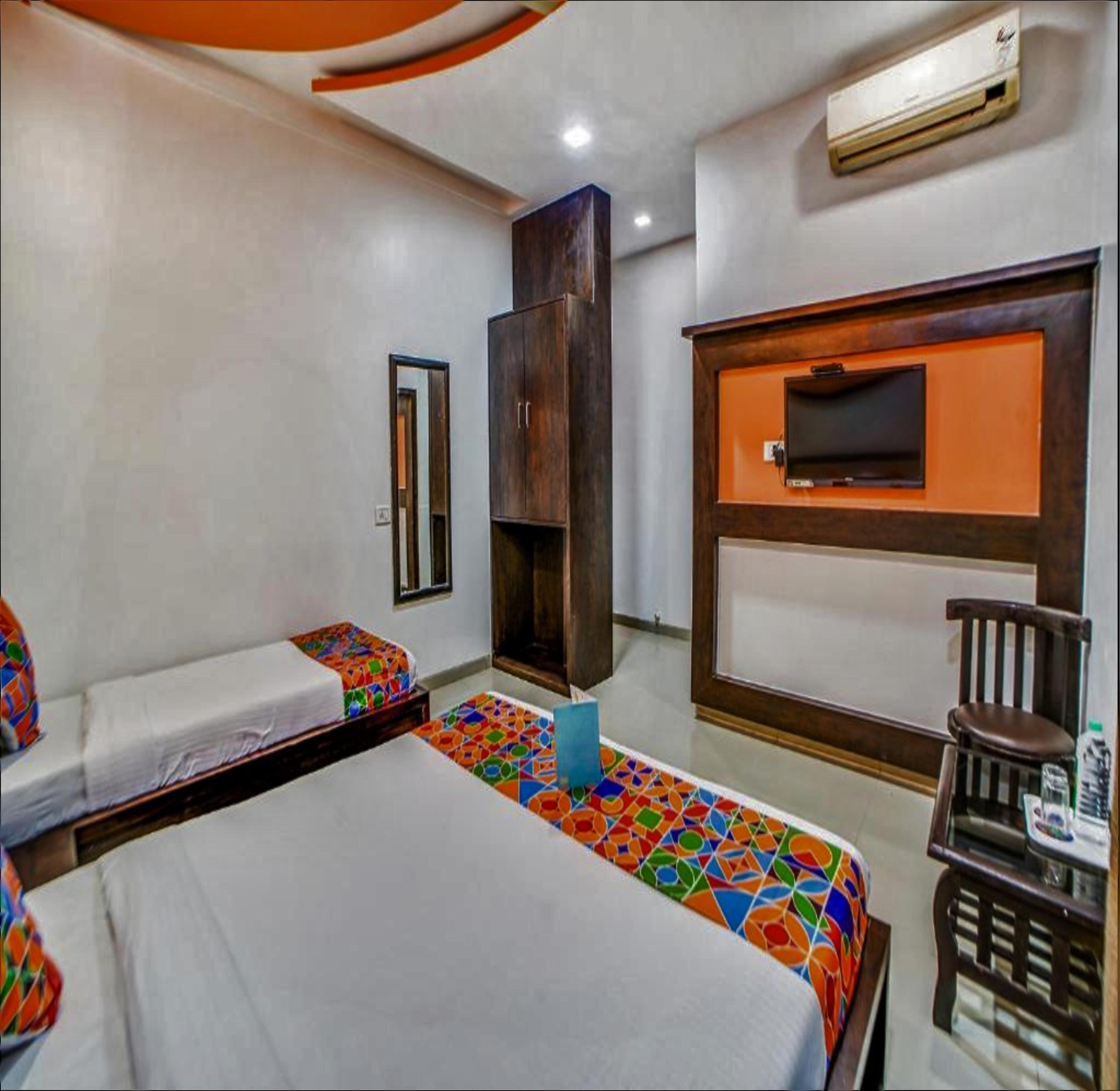 FabHotel The Adore Palace - Nr. Mumbai International Airport - Tap to explore photos