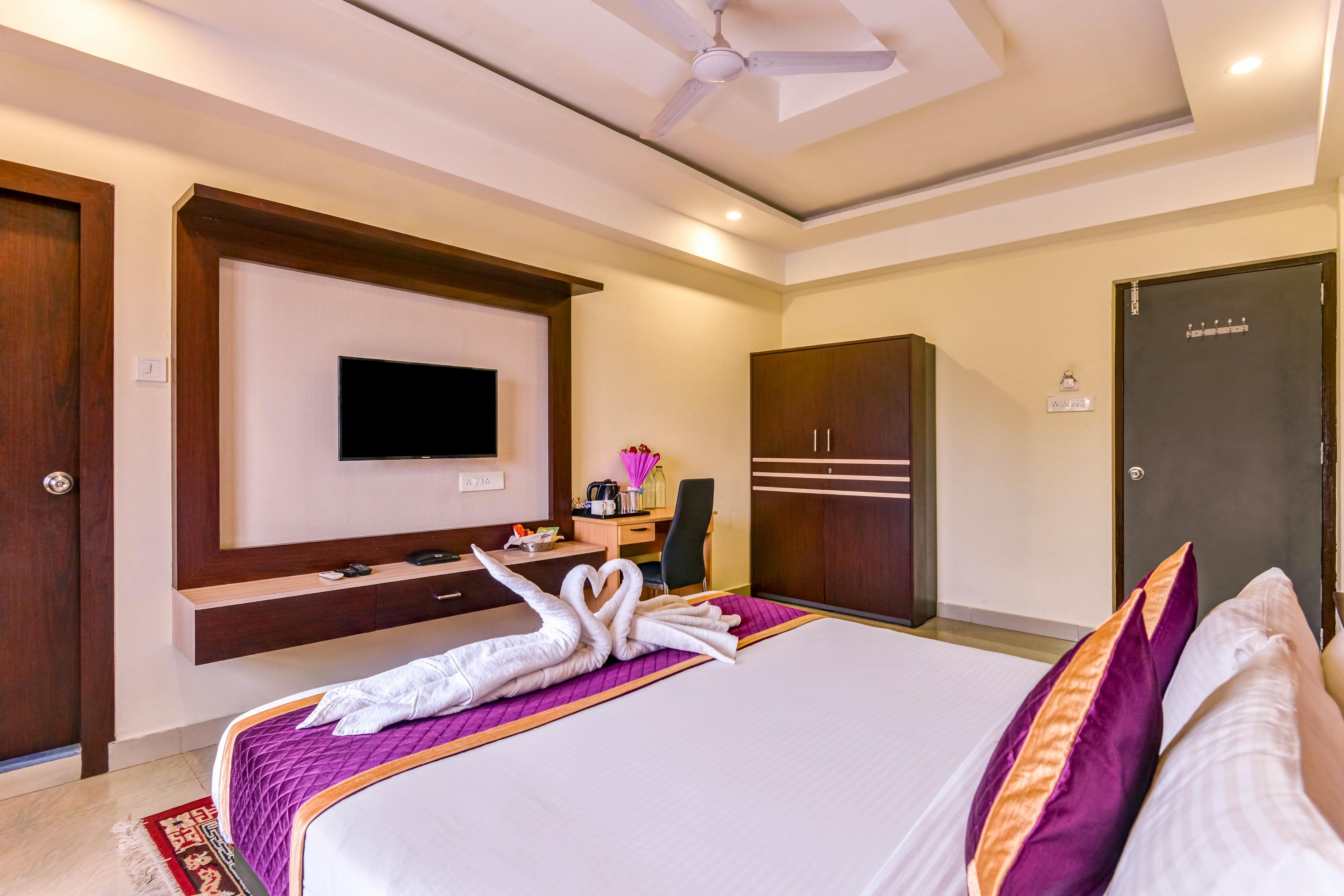 Mount Amara Hotel & Spa (Near Cosmos Mall & Planet Mall) - Tap to explore photos