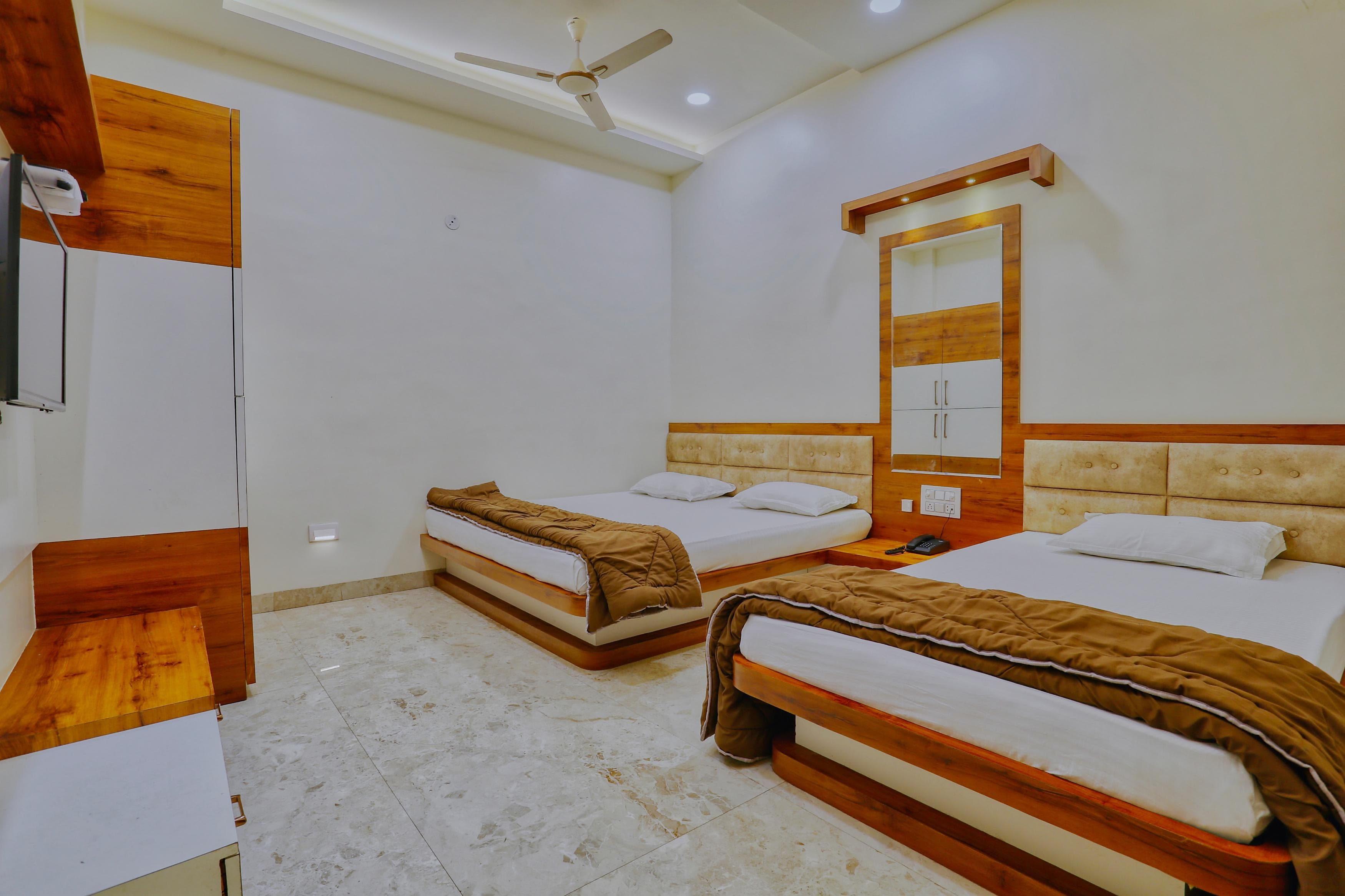 Hotel Manyavar Palace - Tap to explore photos