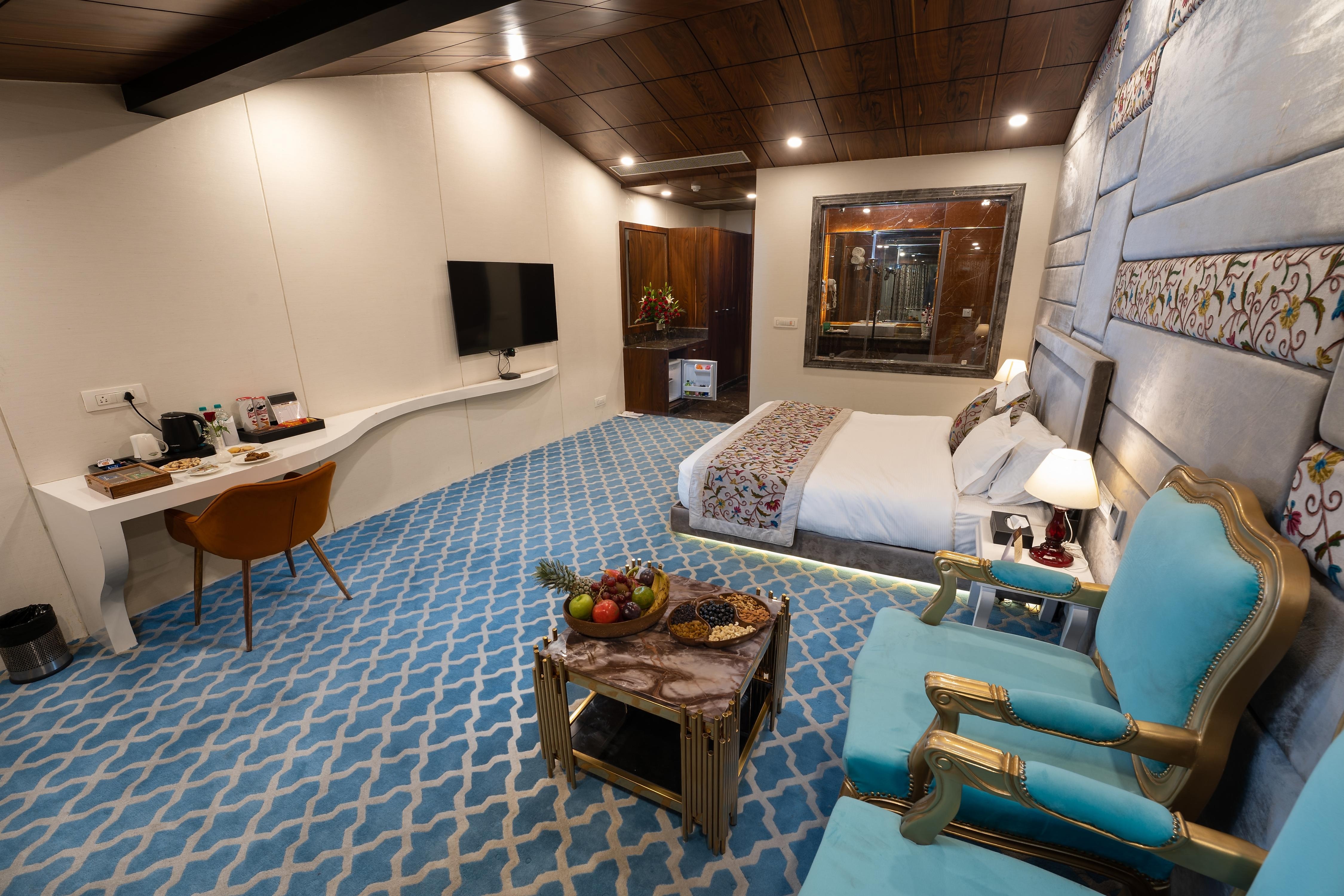 Hotel Snowland Nearby Dal Lake Srinagar - Tap to explore photos