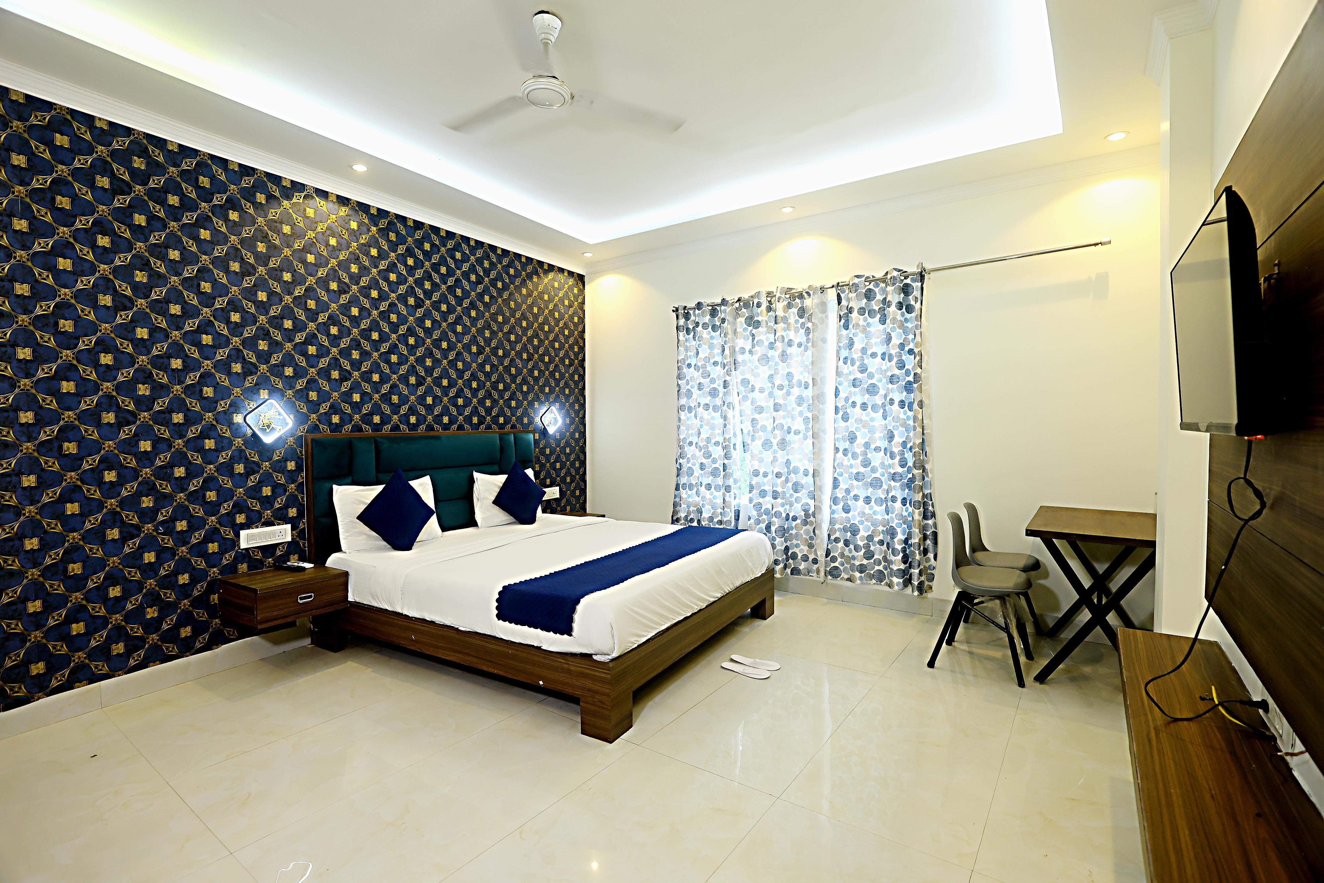 Hotel Ashok Palace 200m from Taj Mahal - Tap to explore photos