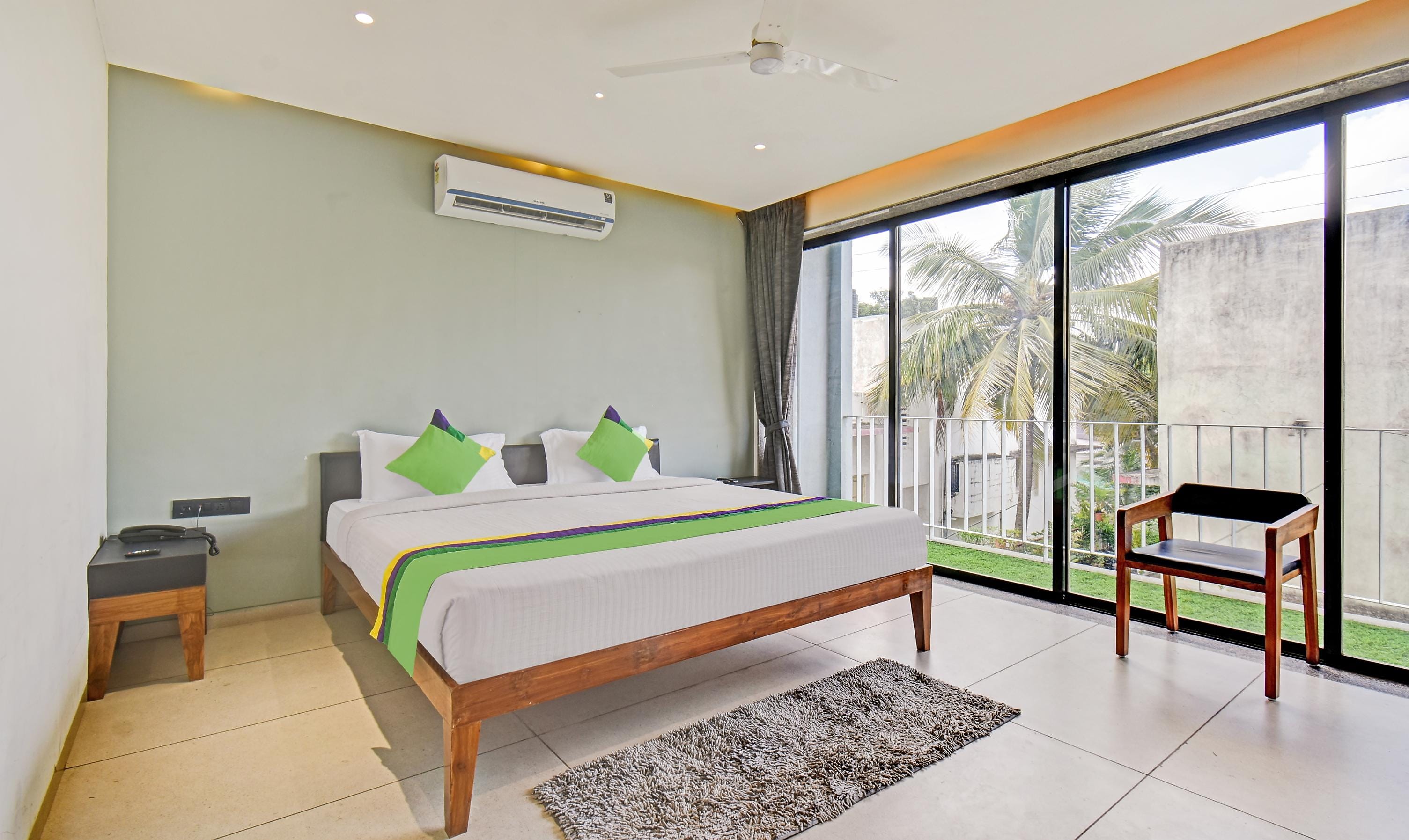 Deluxe Family Room 1