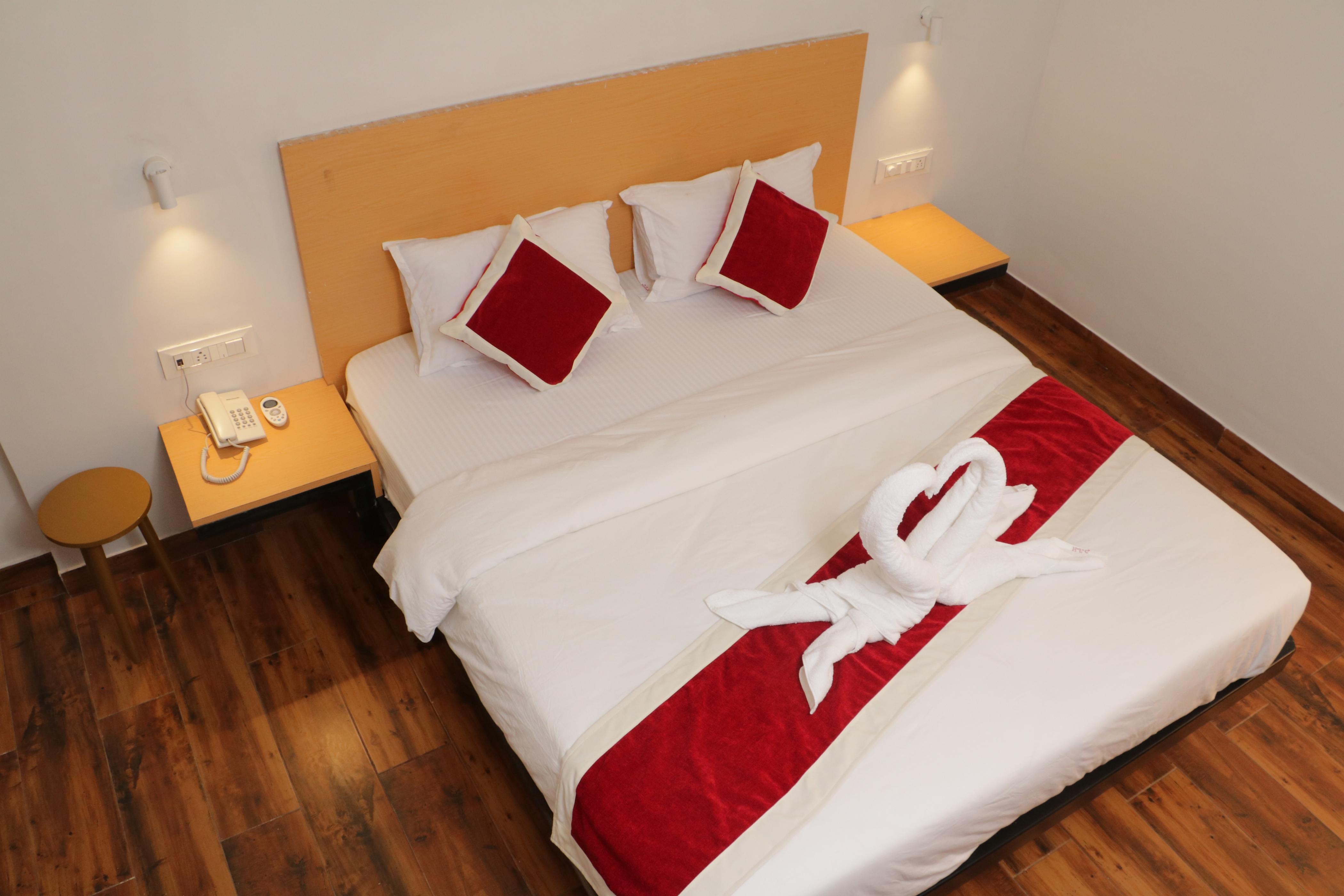Parivar Comfort Luxury Rooms - Tap to explore photos