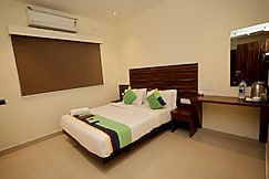 Hotel Golden Tulipz, Mumbai