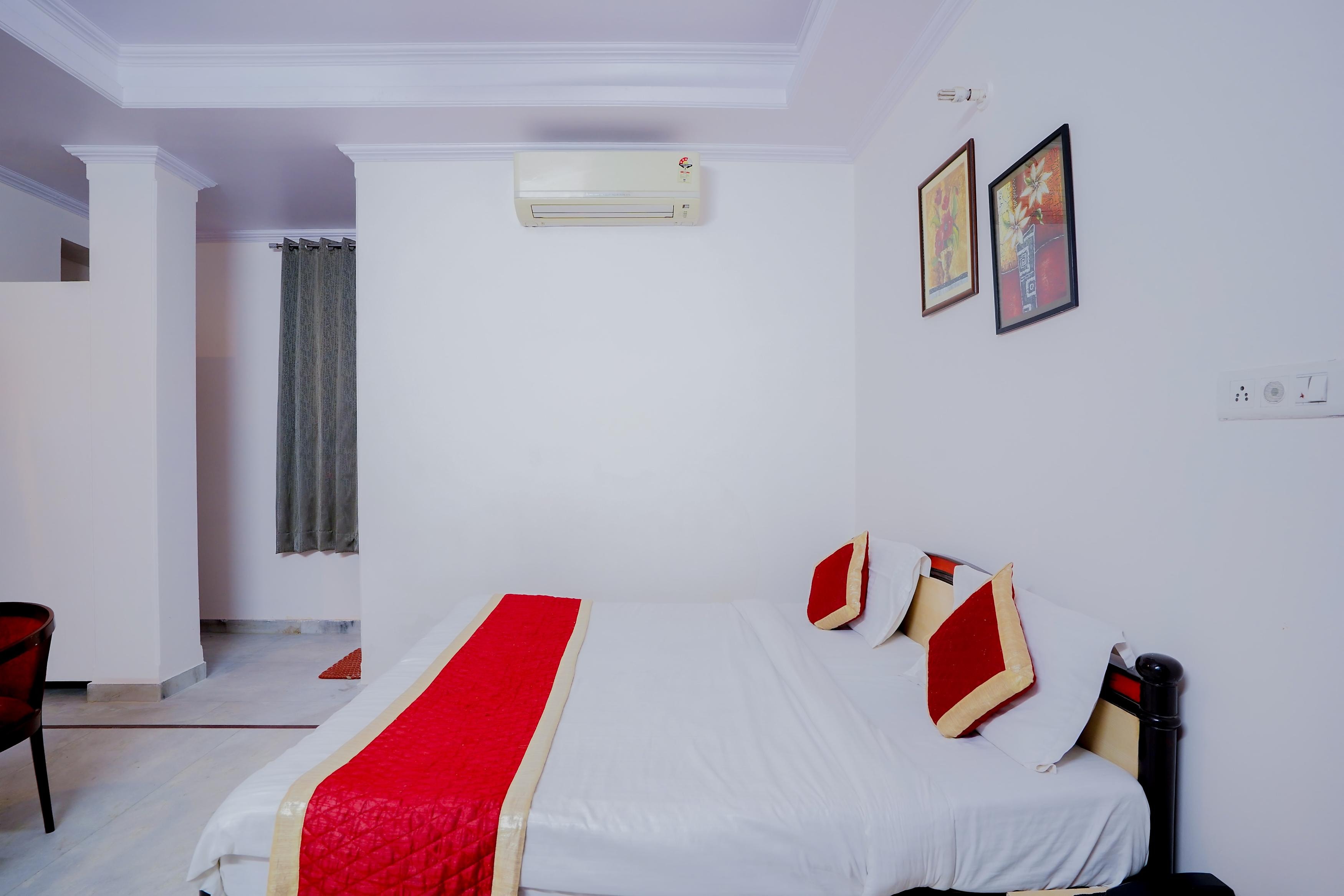 Hotel Mansarovar Palace - Tap to explore photos