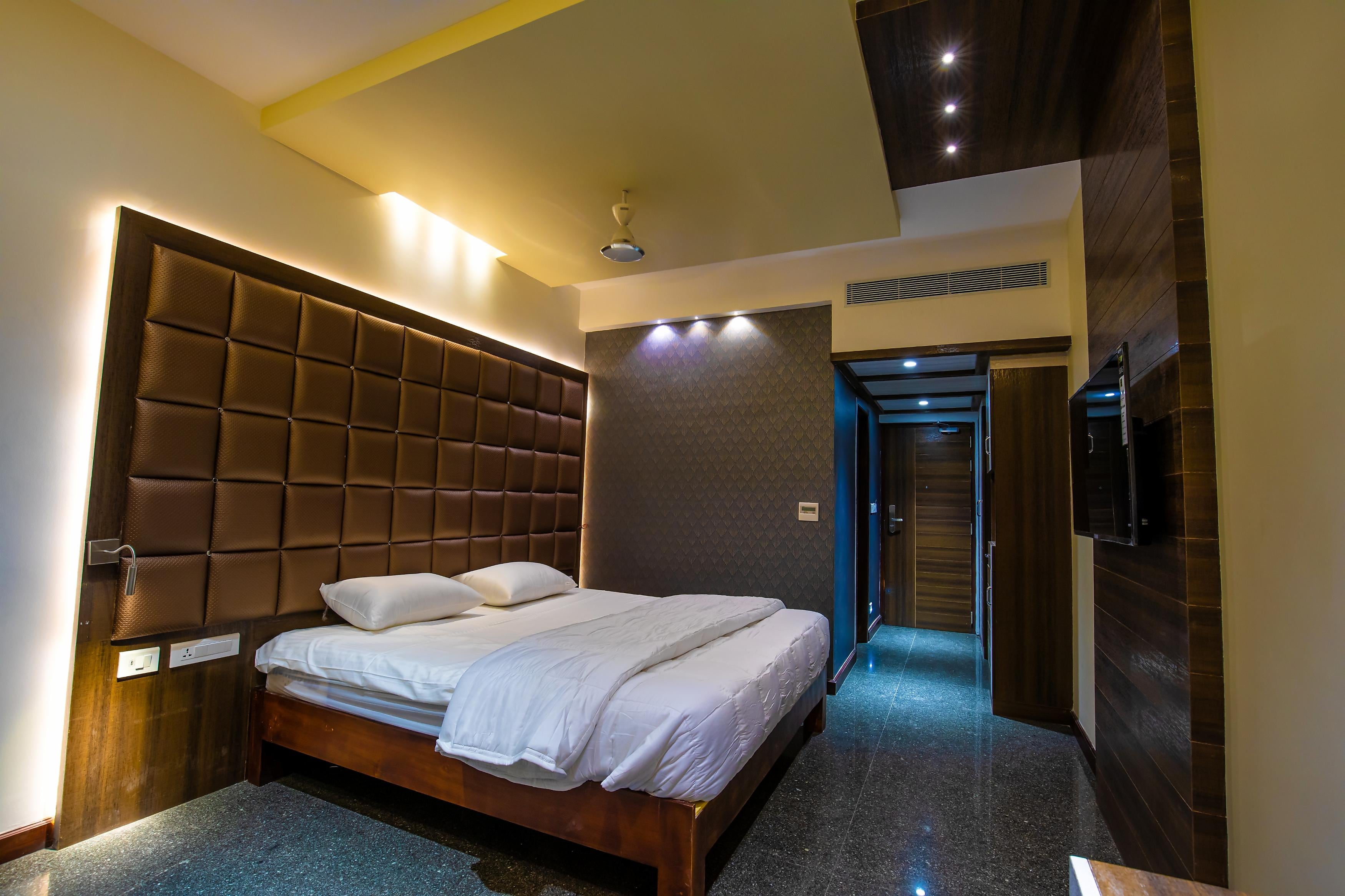 HOTEL VIJAYARANI - Tap to explore photos