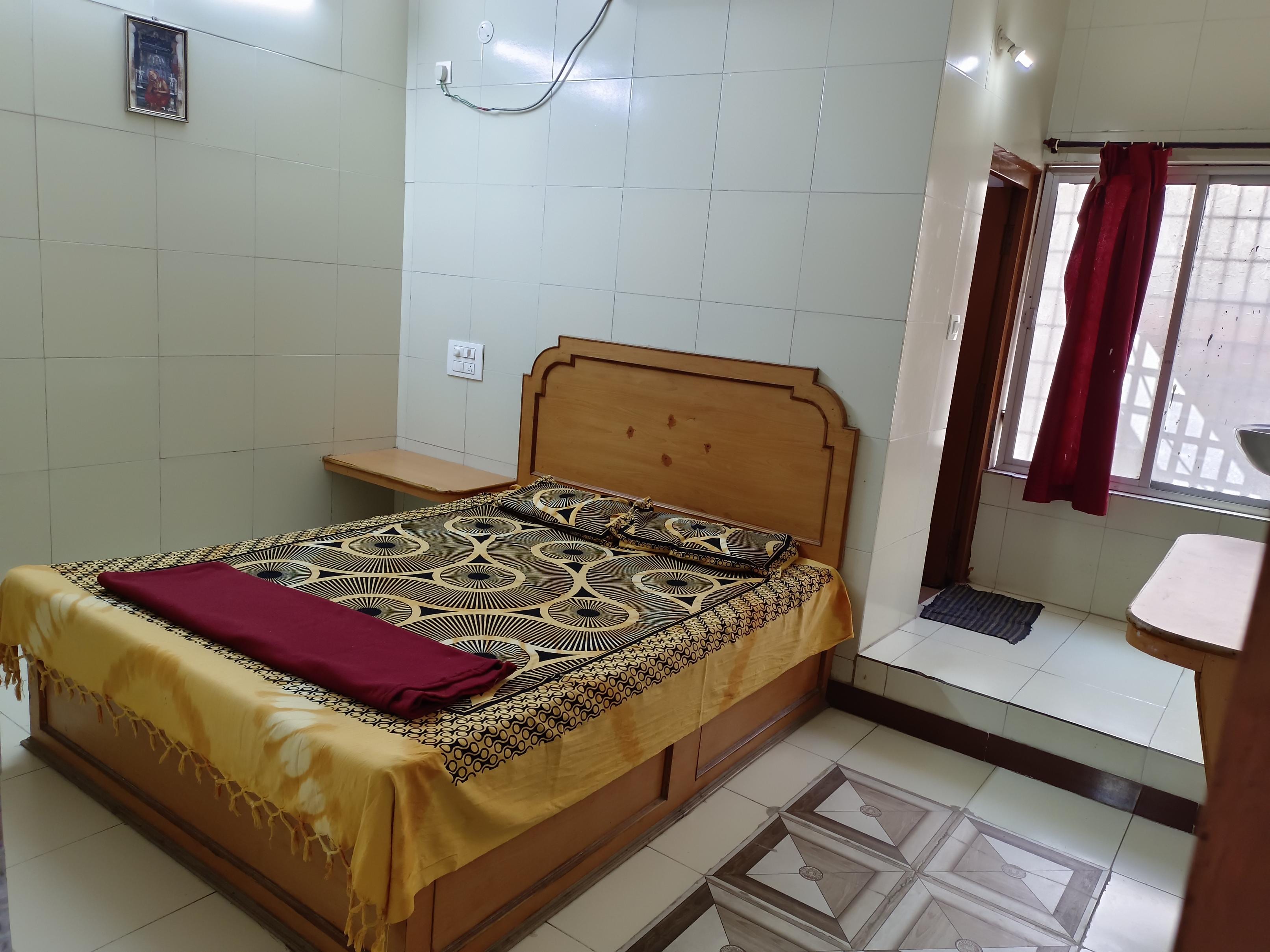 Sri Guru Vathsalya Lodge - Tap to explore photos