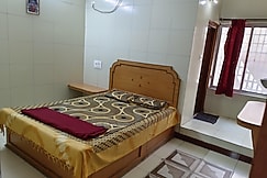 Sri Guru Vathsalya Lodge, Mantralayam