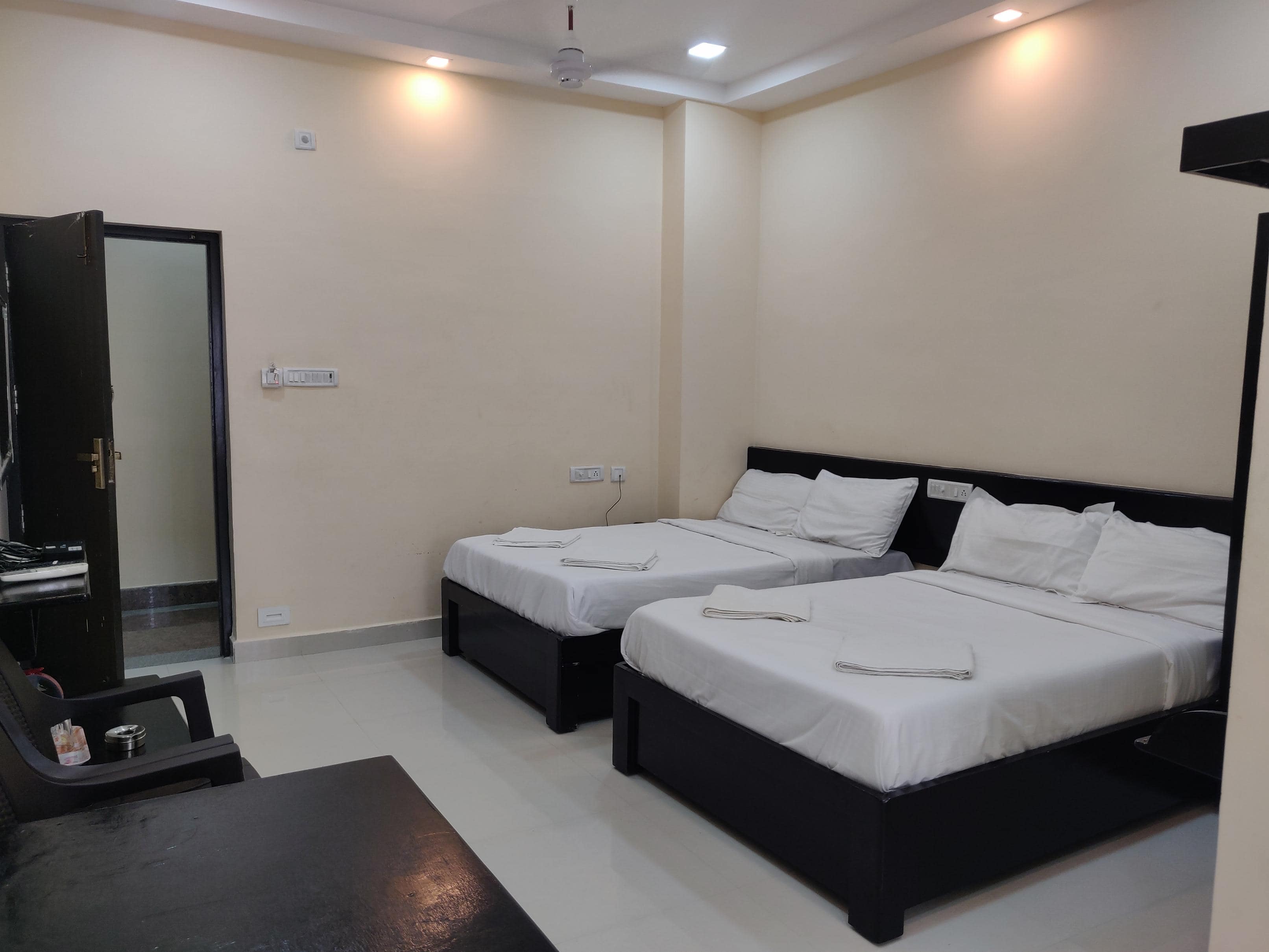 SRI VIGNESH RESIDENCY - Tap to explore photos