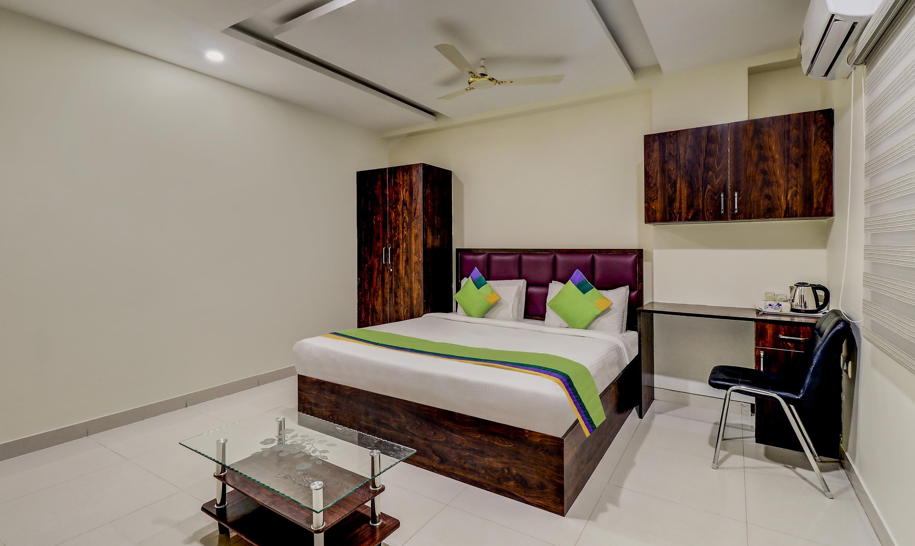 Itsy Hotels Kozy Rooms - Tap to explore photos