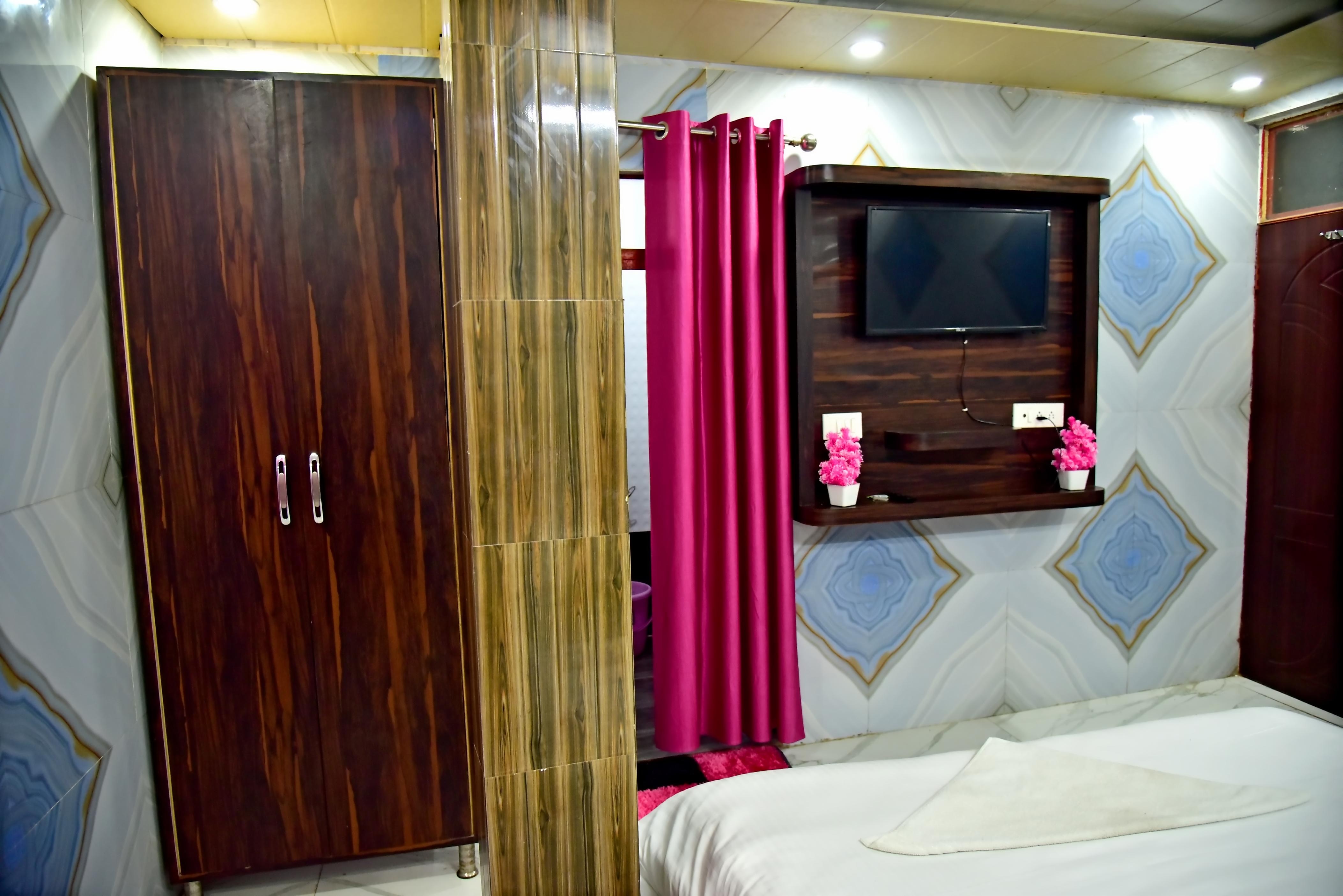 Chemis Inn by Hotel Krishna Palace - Tap to explore photos