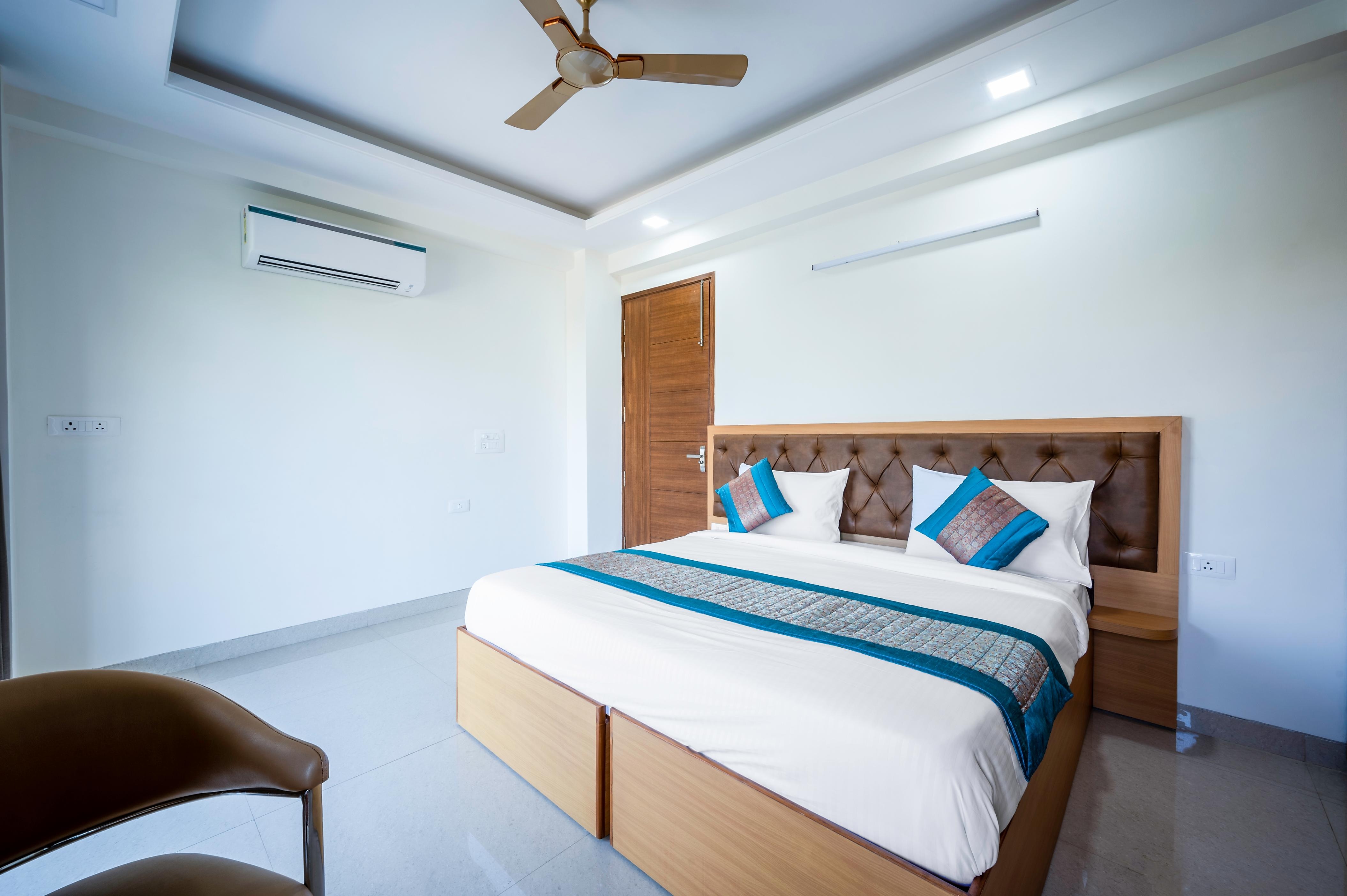 The Palms Inn near Medanta - Tap to explore photos
