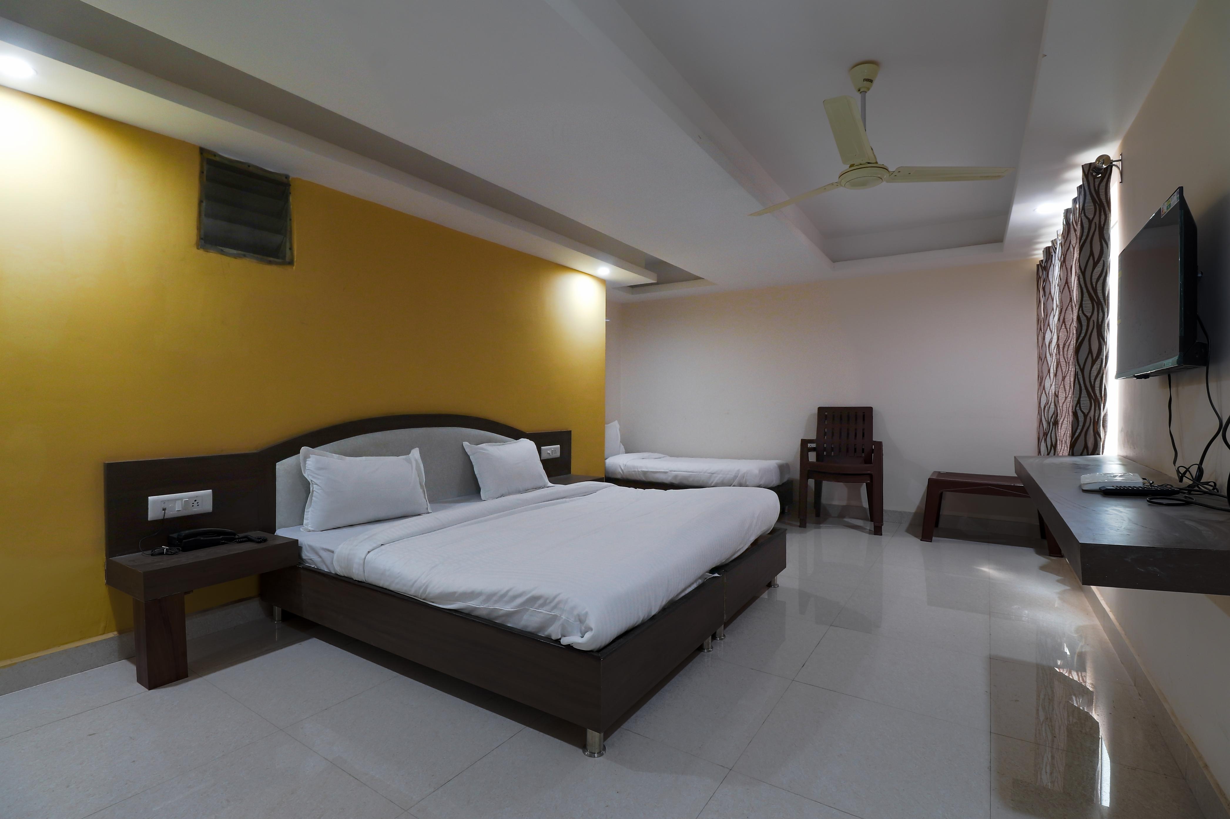 Juststay Hotel Pacific - Tap to explore photos