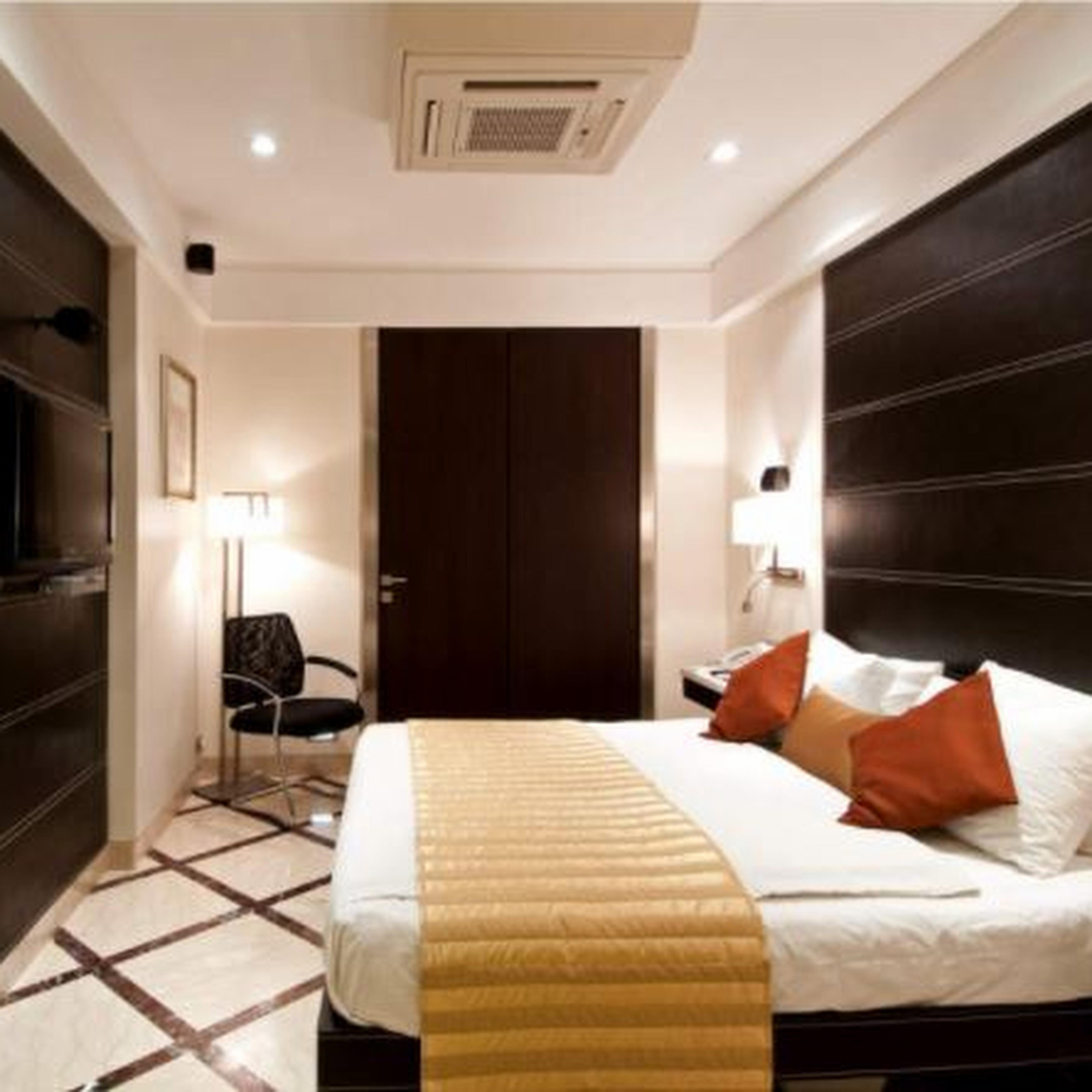 Club Heritage Room 1