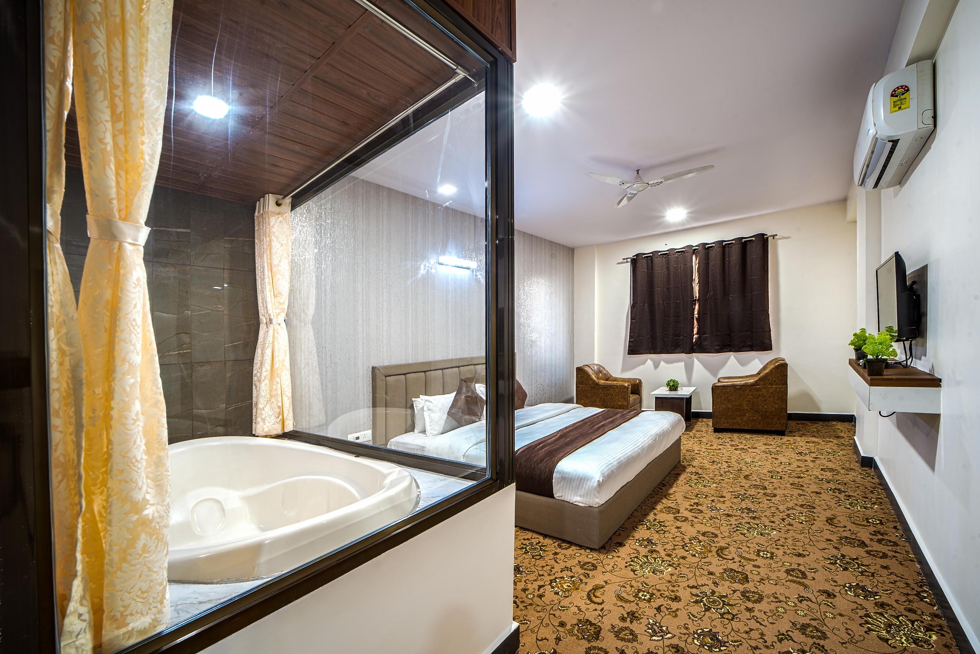 Executive Suite With Bathtub 1