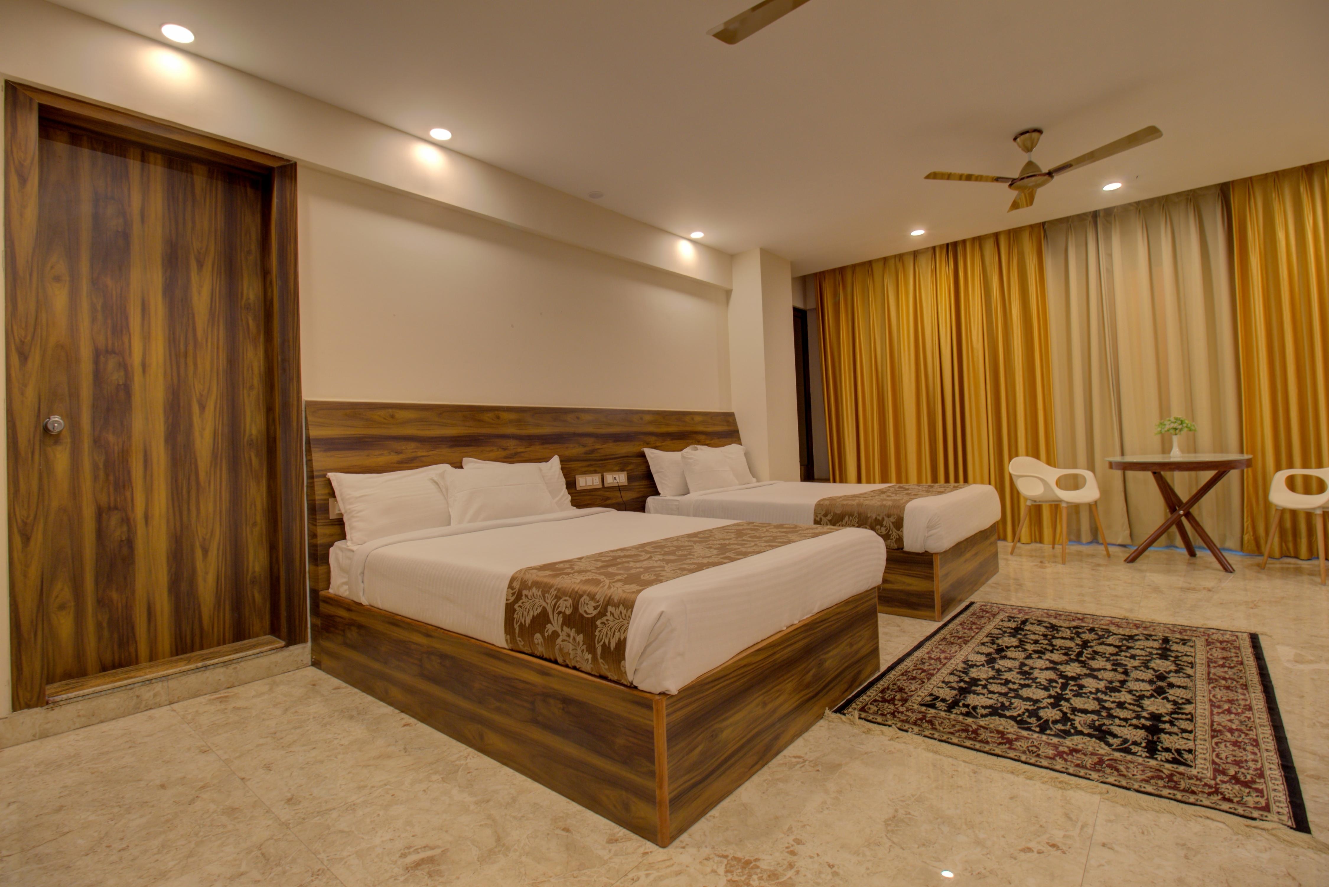 FAMILY ROOM 1