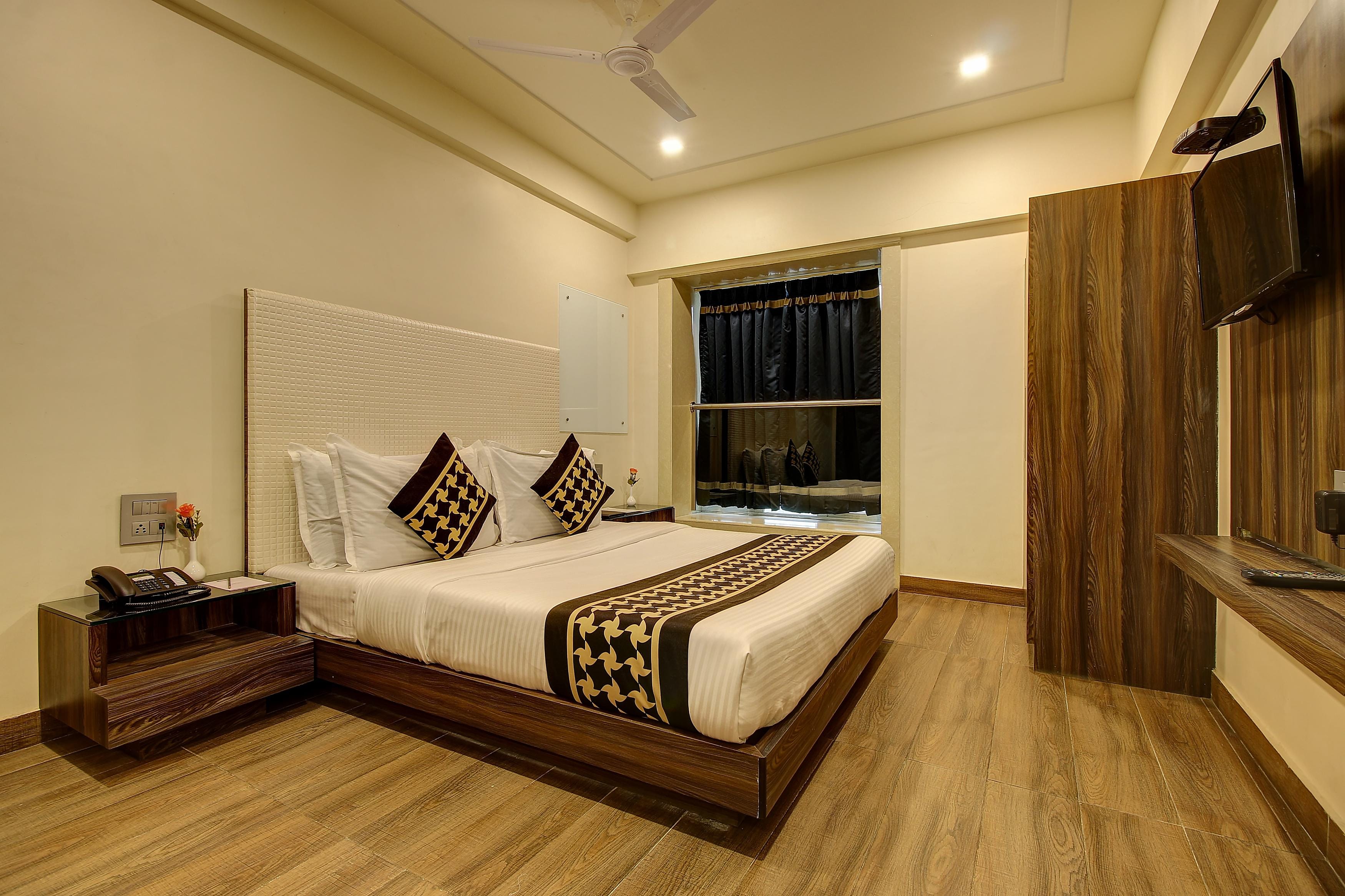 DELUXE ROOM 1