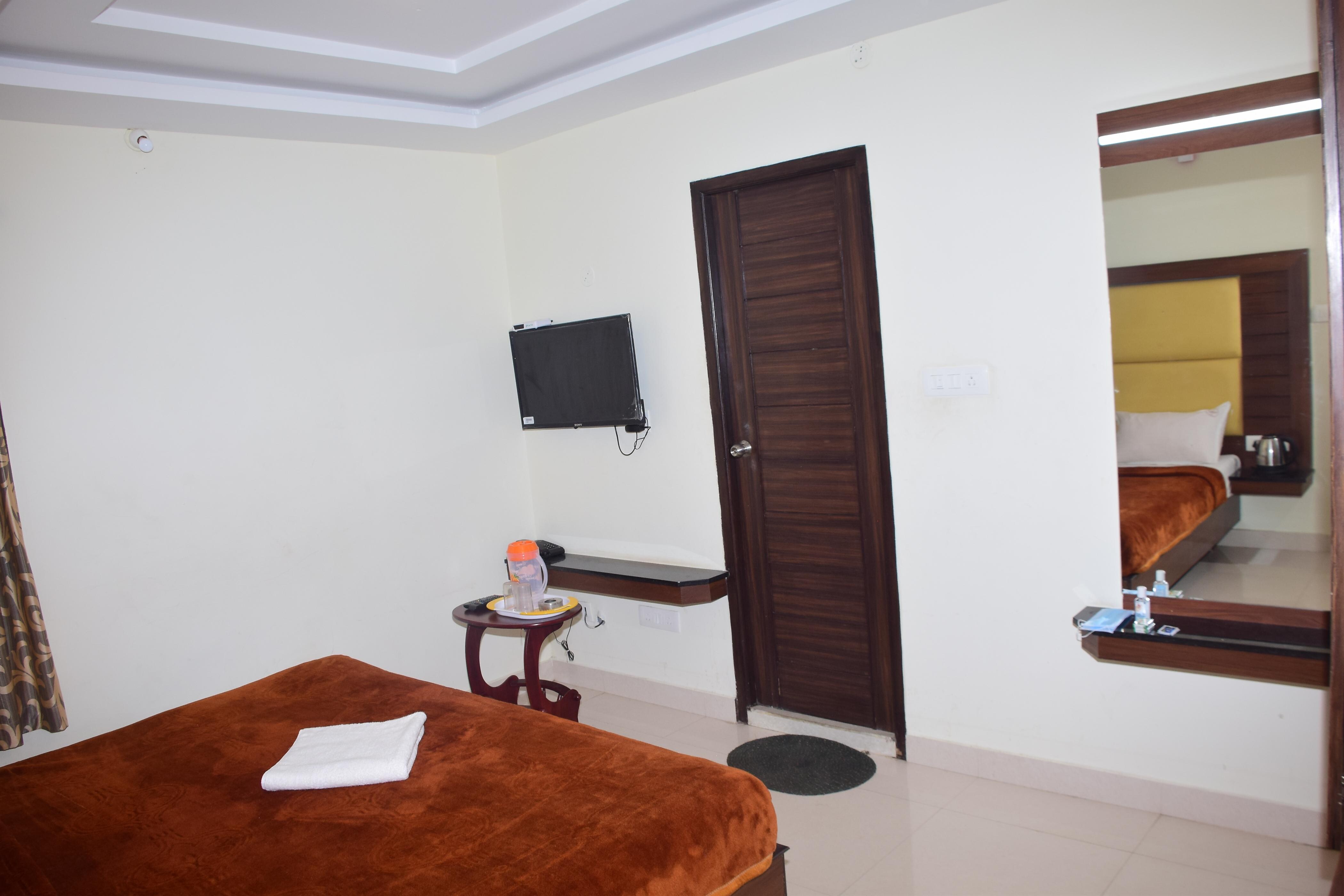 B2B Homestay - Tap to explore photos