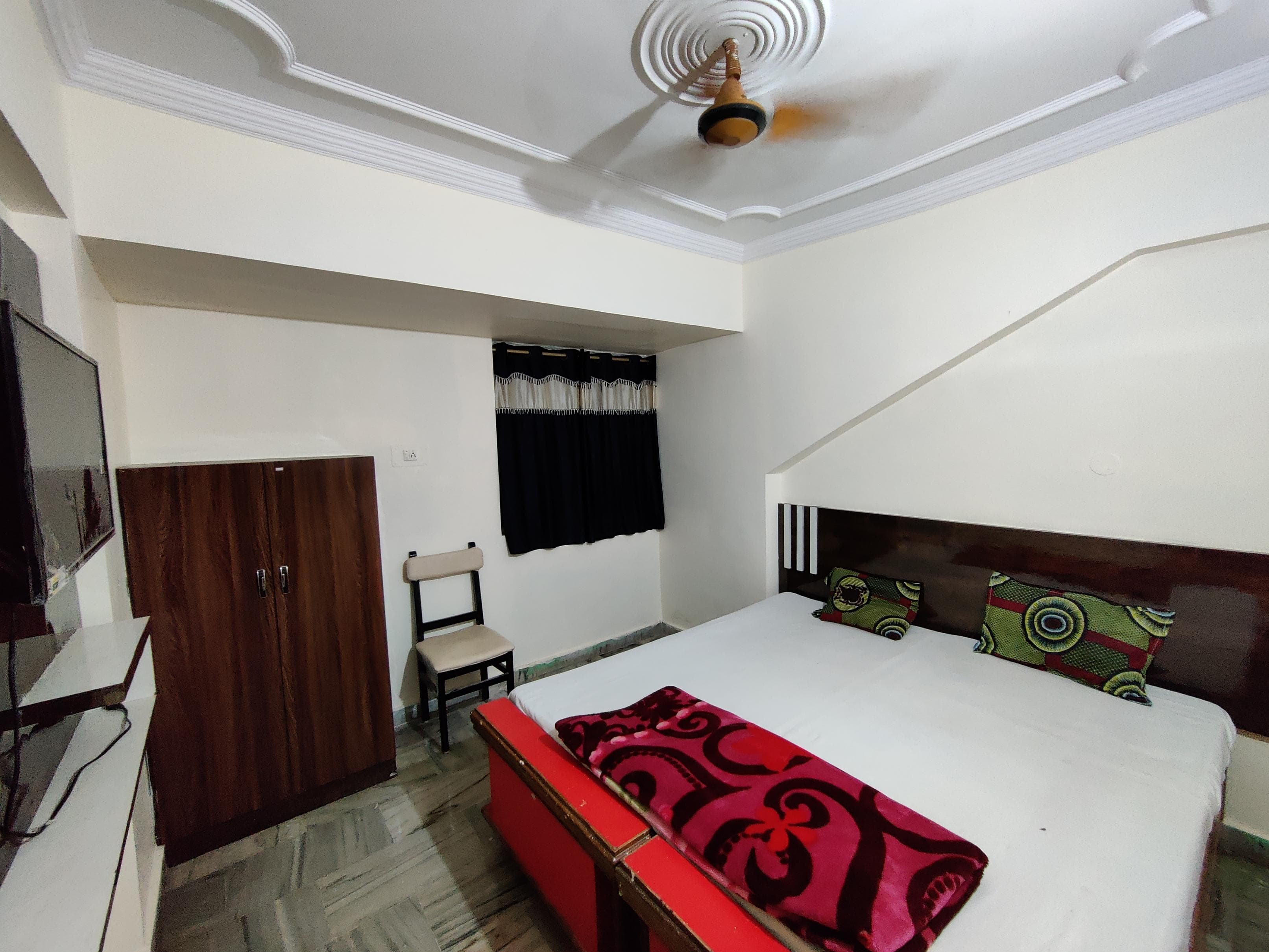 Hotel Shubham Palace - Tap to explore photos
