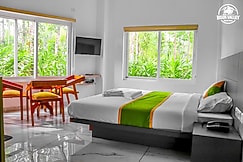 Bison Valley Homestay | Rooms & Caretaker, Munnar