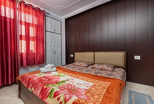 (UGF) Cozy Flats Bnb 2 BHK Flat, Near Airport Delhi