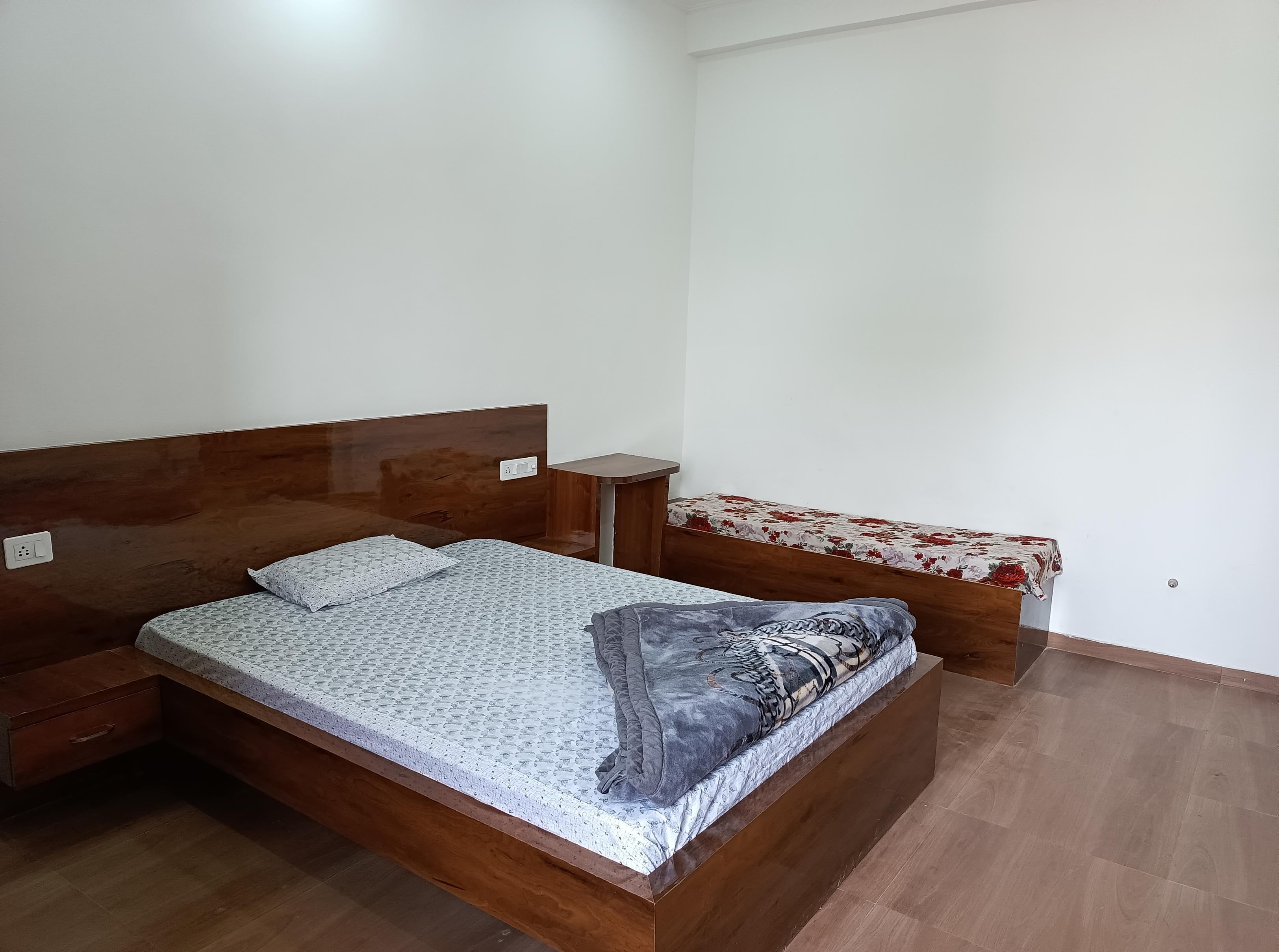 HOTEL SHREE SHYAM PALACE, RINGAS - Tap to explore photos
