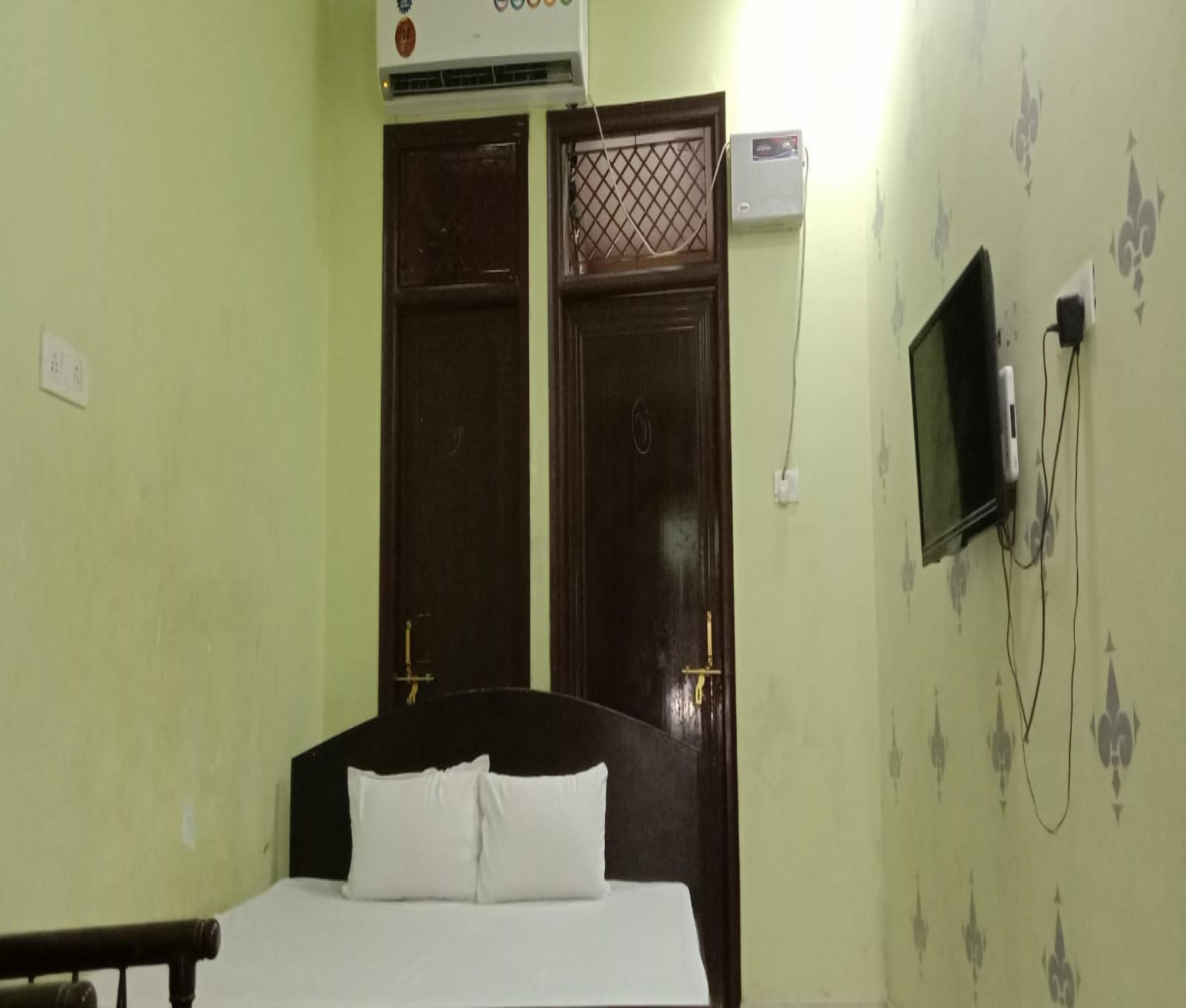 Hotel Durga Shiv - Tap to explore photos