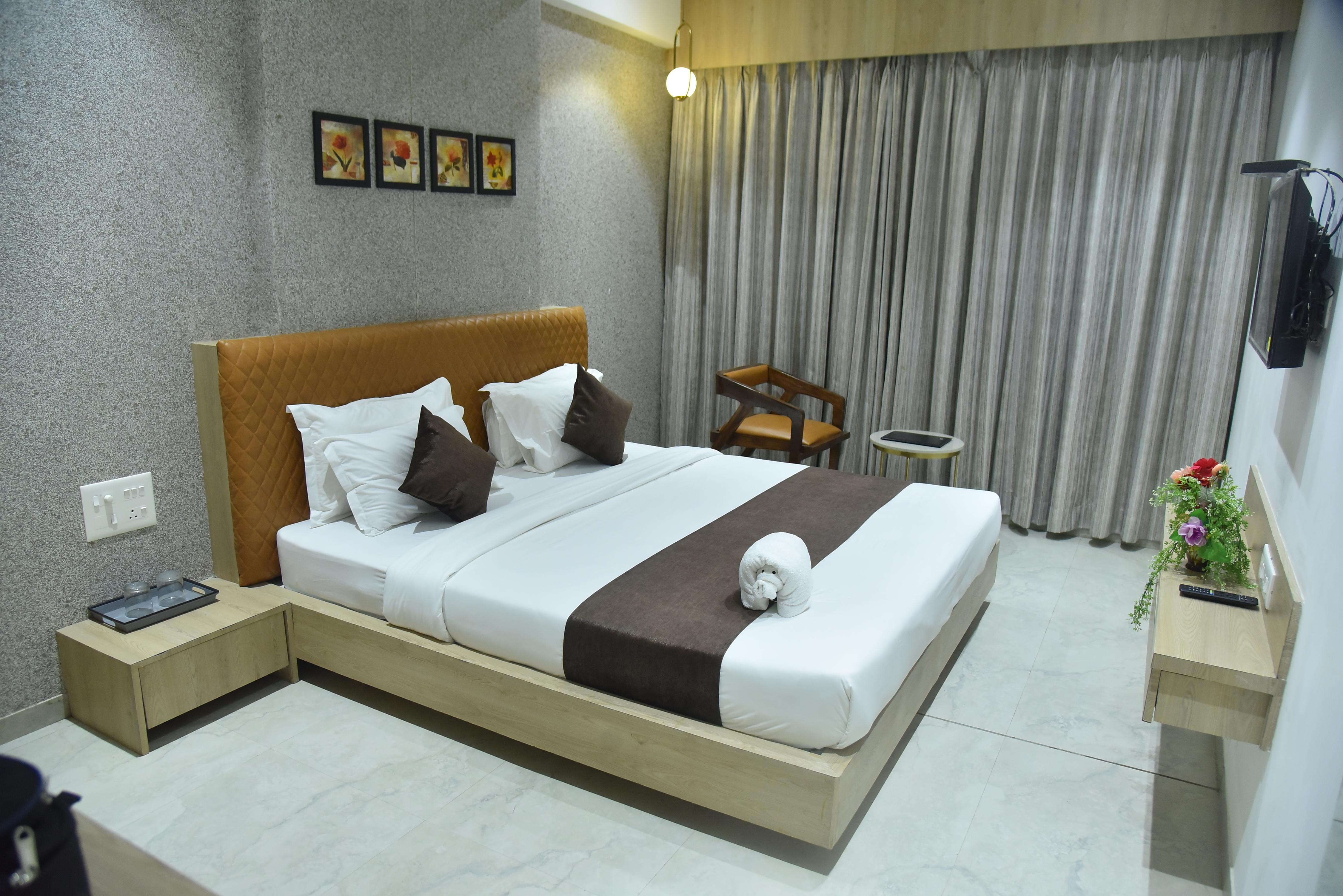 Hotel midtown by kalaguru hospitality - Tap to explore photos