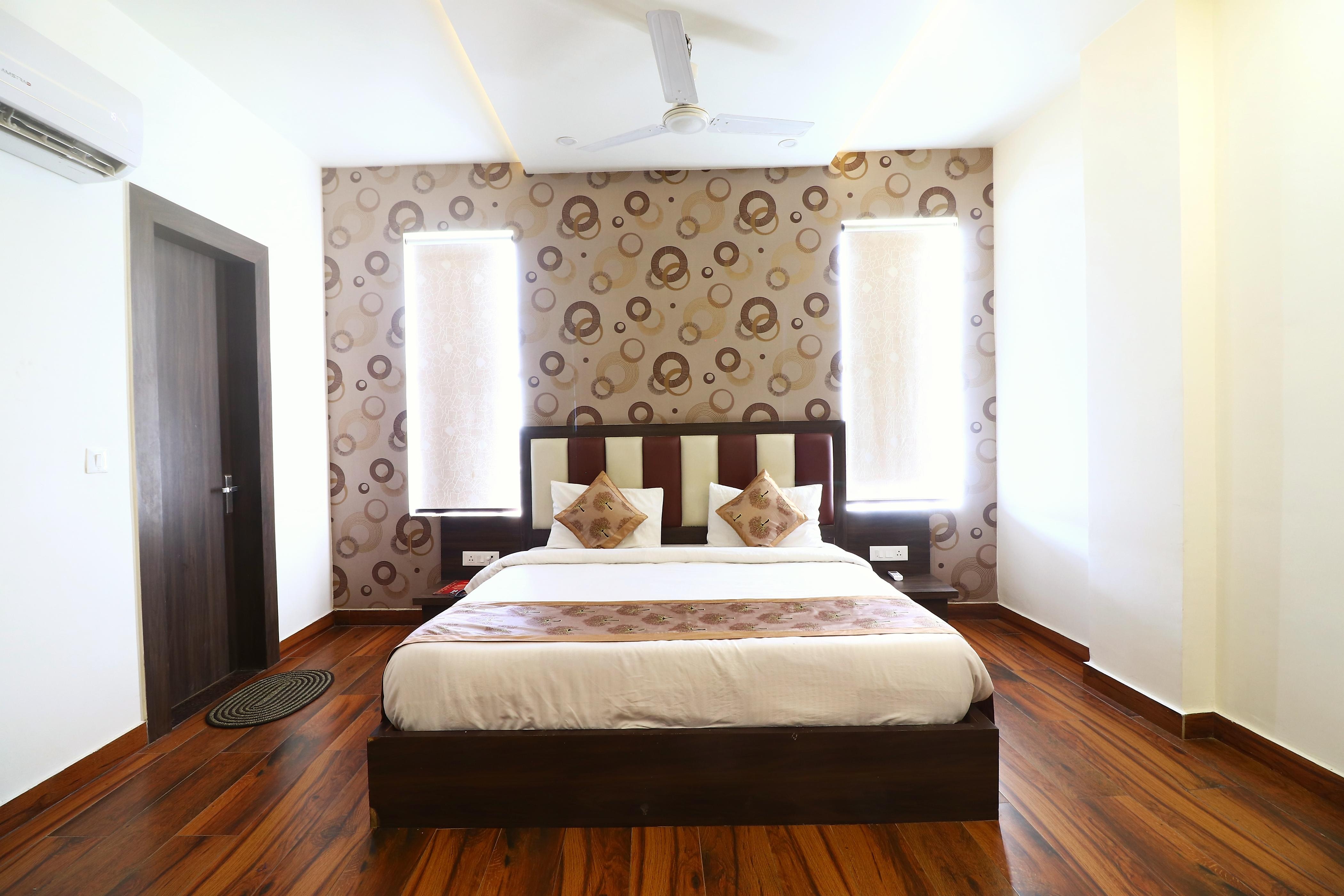 Taj Venture Hotel In Agra Near Tajmahal - Tap to explore photos