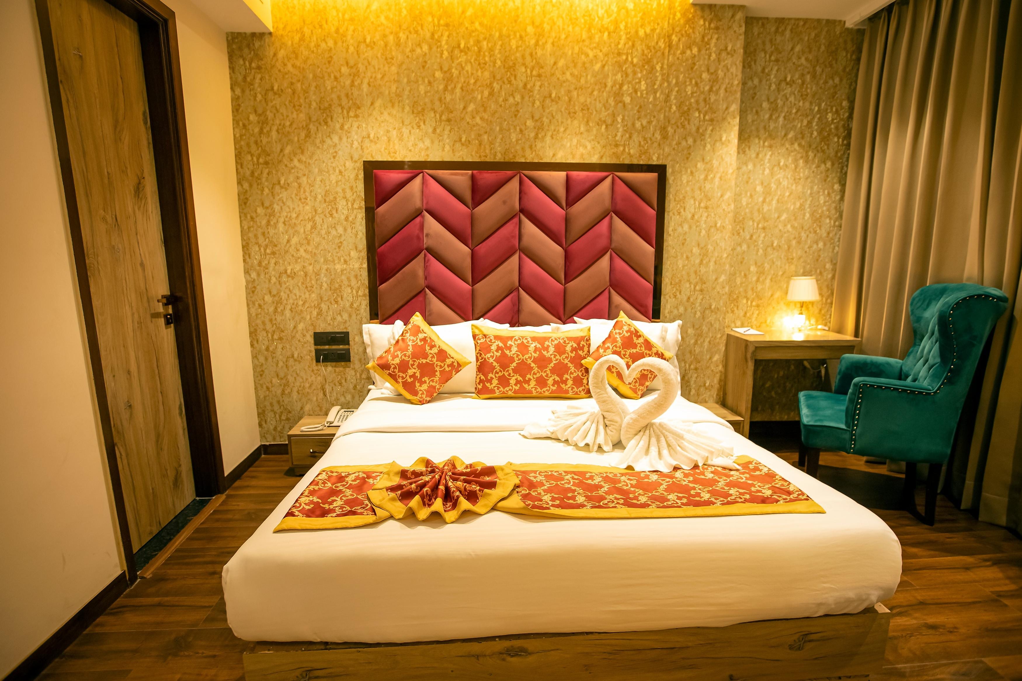Hotel Golden Lotus - Tap to explore photos