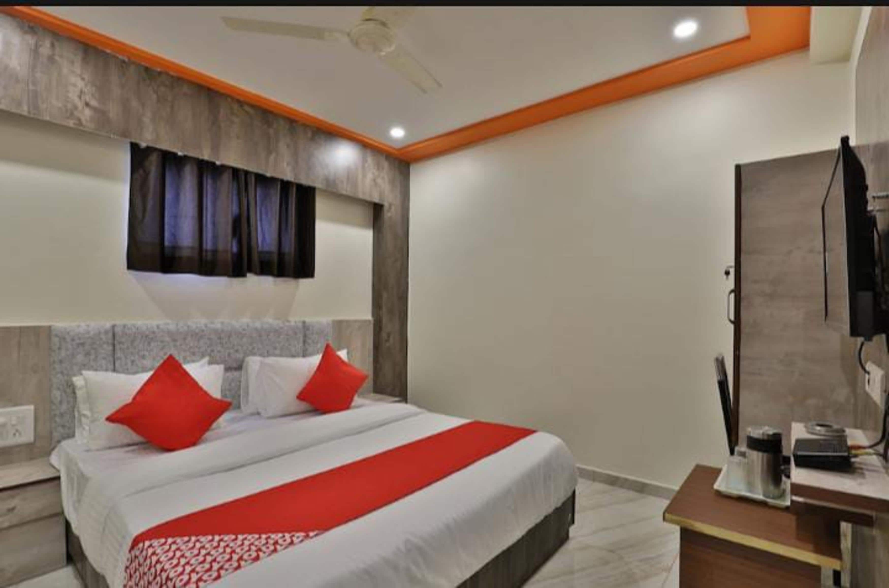 Hotel Shiv Villa - Tap to explore photos