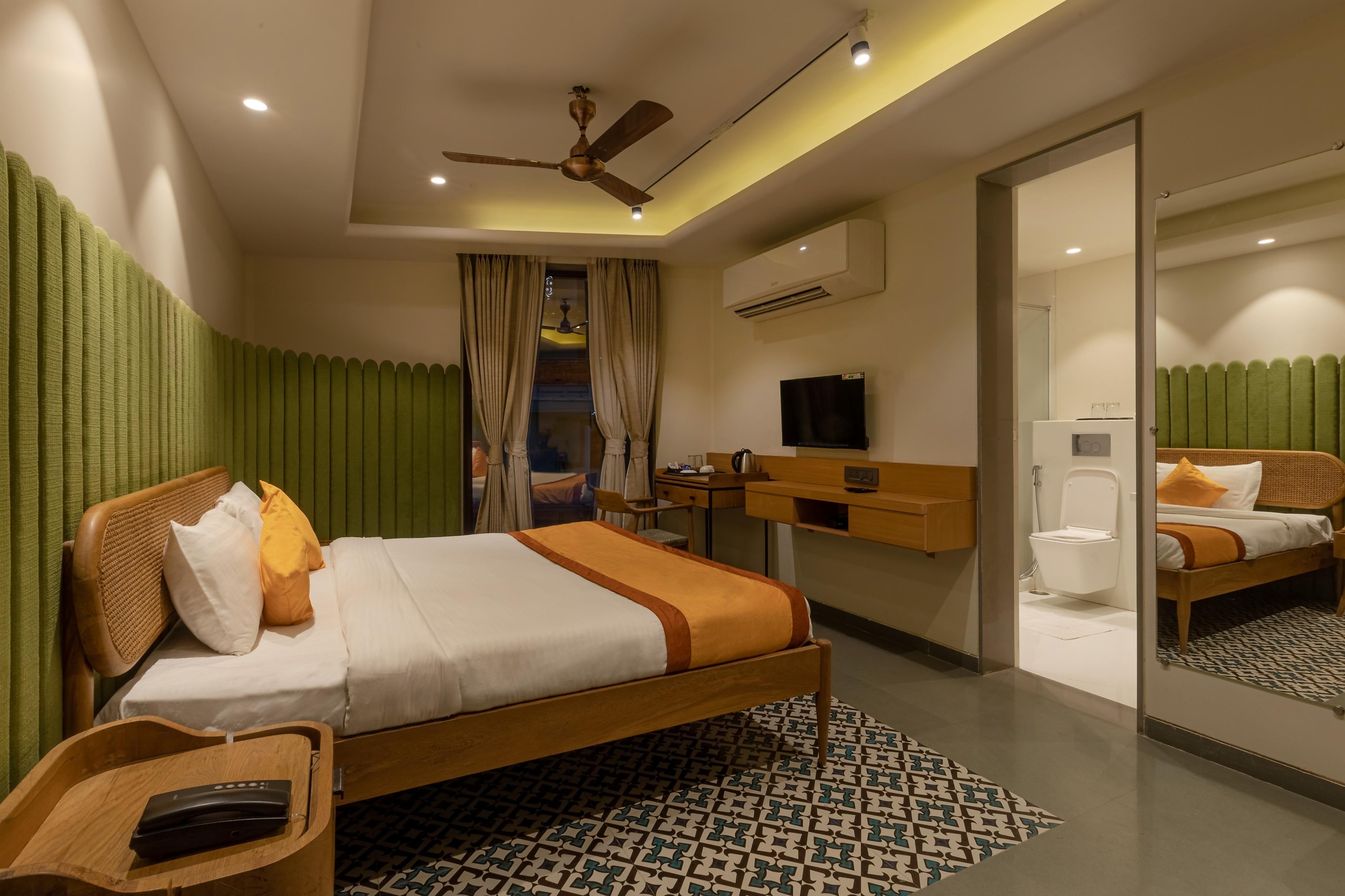 Deluxe King Room 1