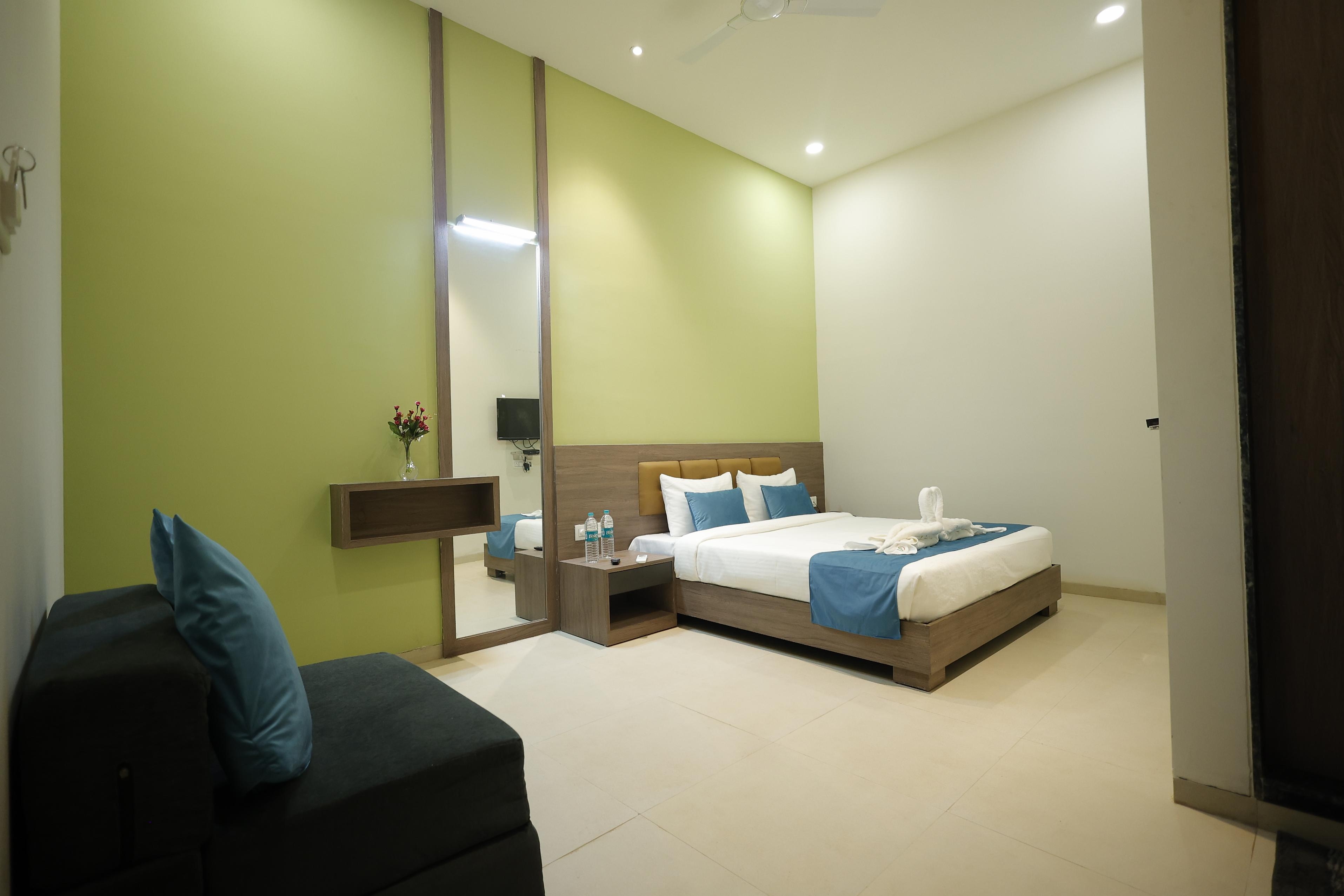 Hotel Sai Nandan Inn - Tap to explore photos