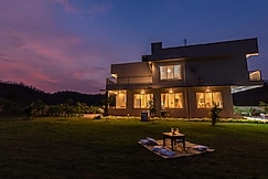 SaffronStays Midori, Kolad