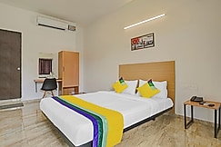 Itsy Hotels Flowers Park, Nashik