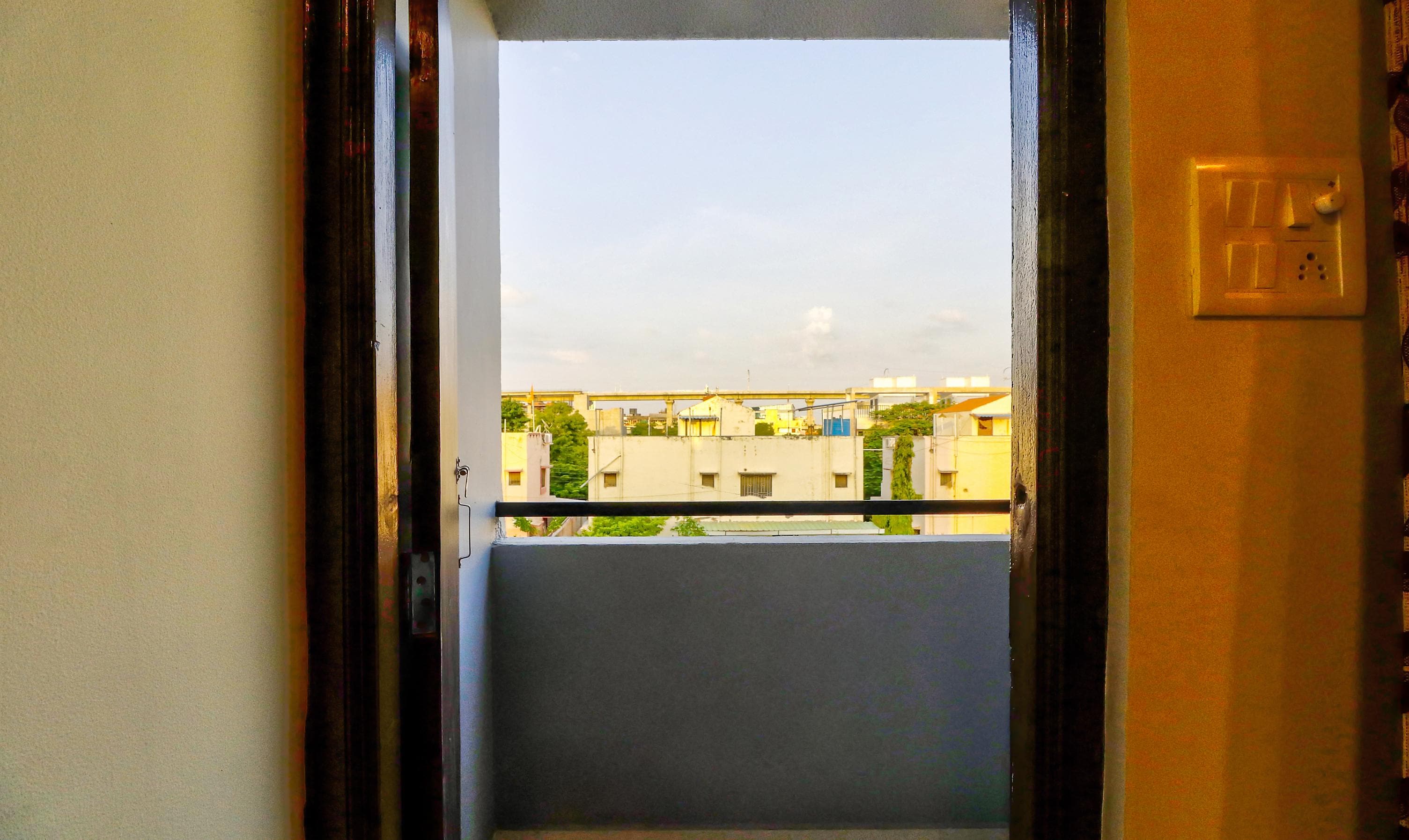 Itsy Hotels Carnival Inn - Tap to explore photos