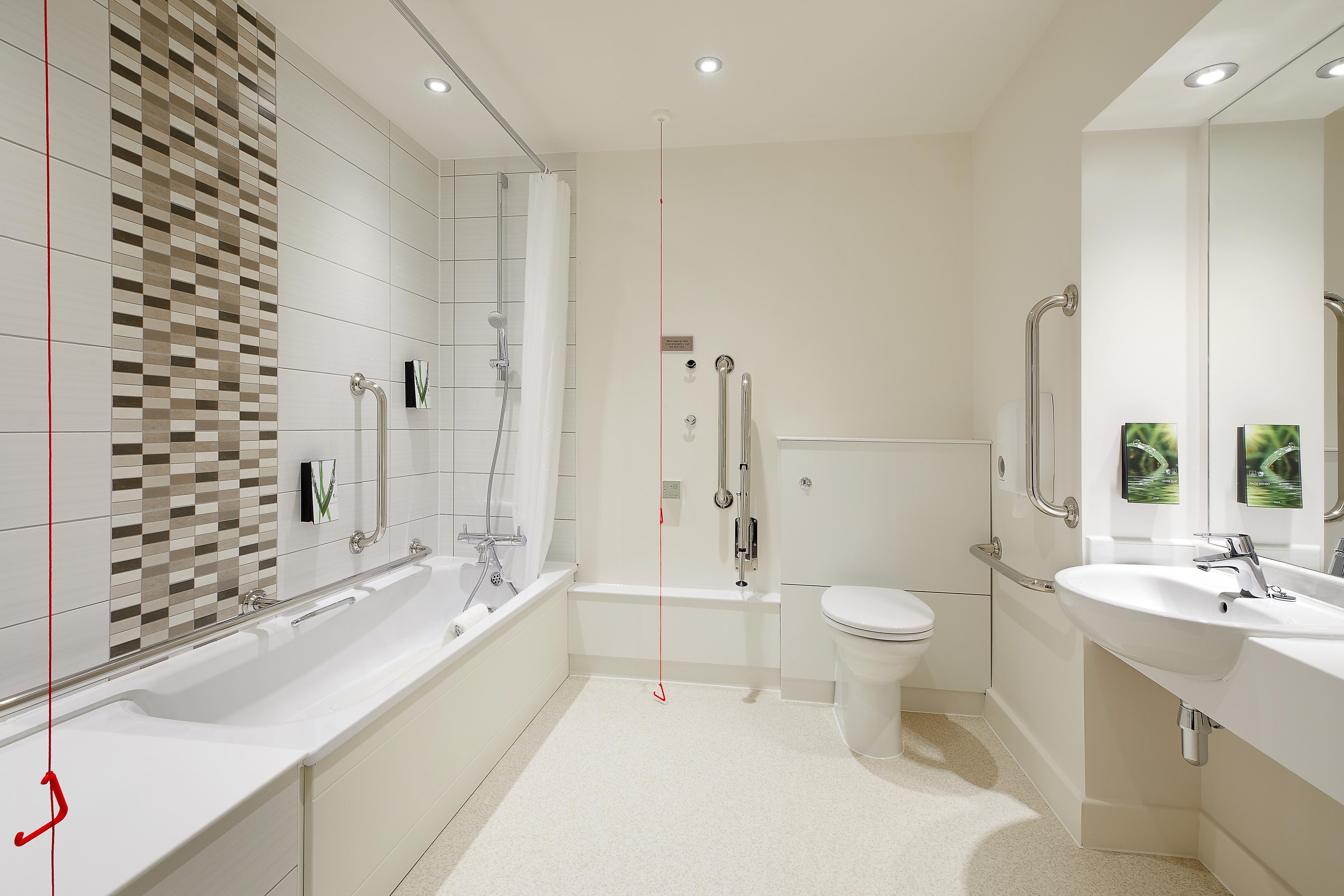 Premier Inn Edinburgh City Centre (Lauriston Place) - Tap to explore photos