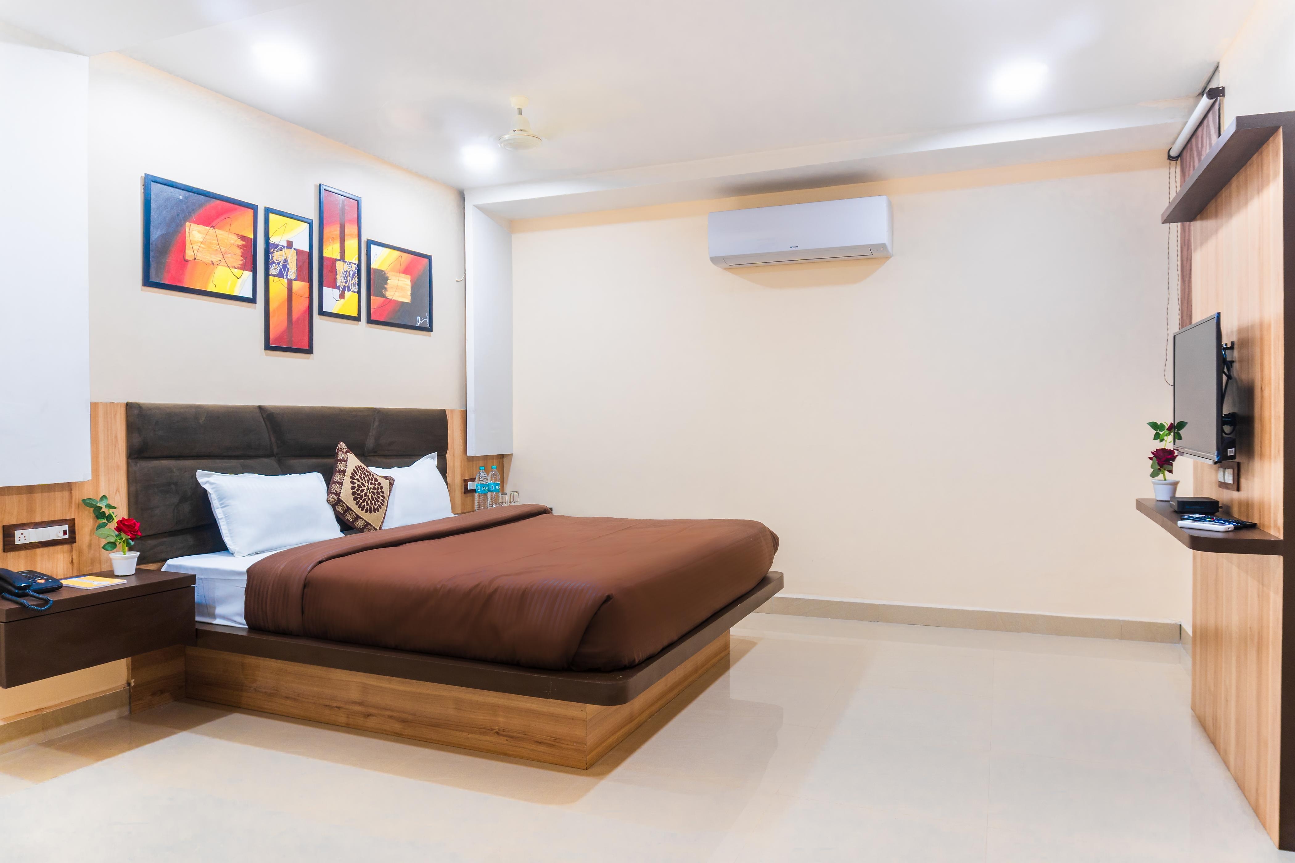 Hotel Geet Kavya Inn - Tap to explore photos