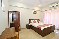 Pinaki Comfort Stay Vile Parle Near Airport, Mumbai