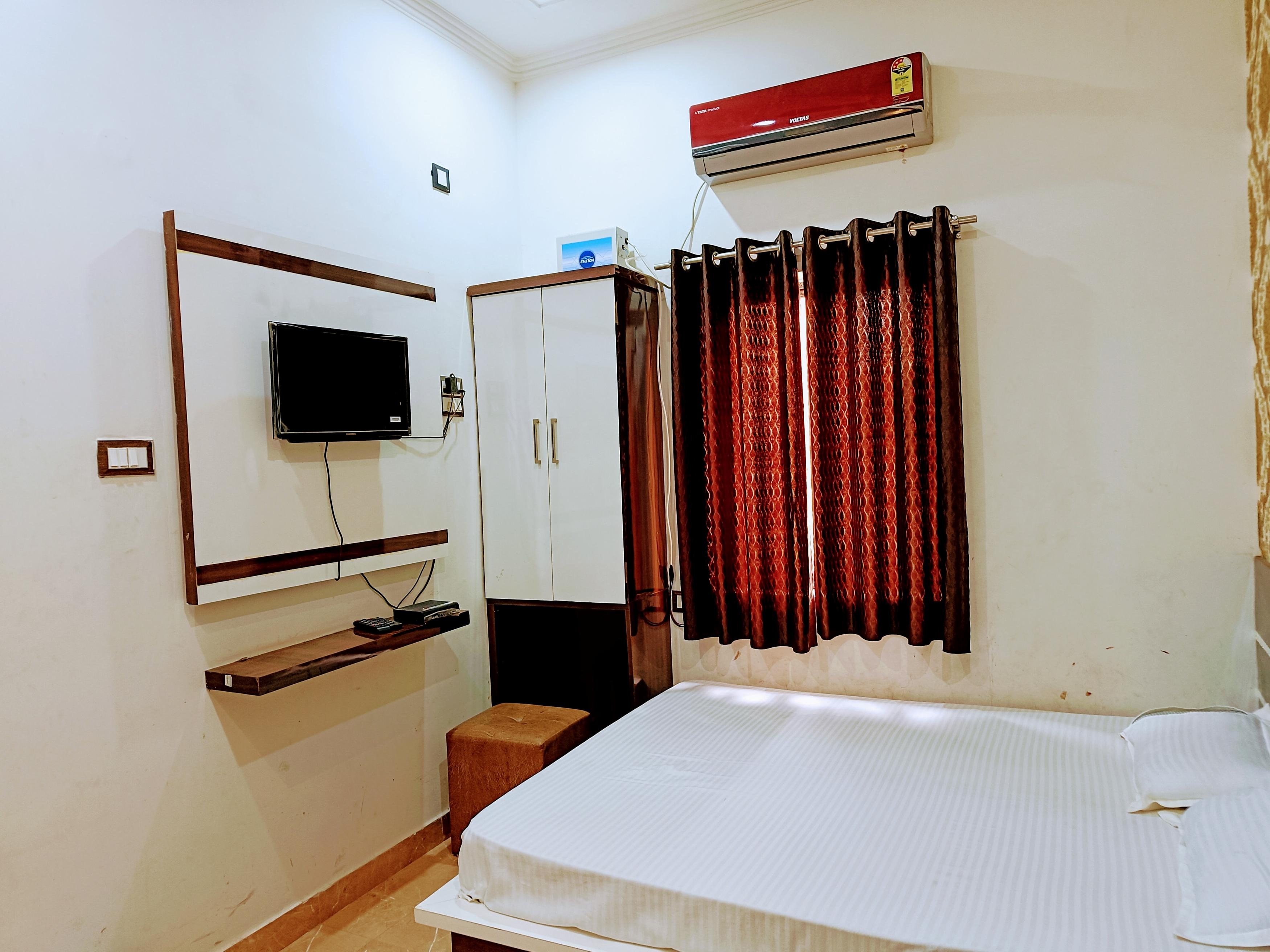 shivkamna guest house&hotel - Tap to explore photos