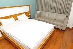 Hotel Center Point, Morbi