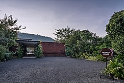 LohonoStays Laterite House, Alibaug