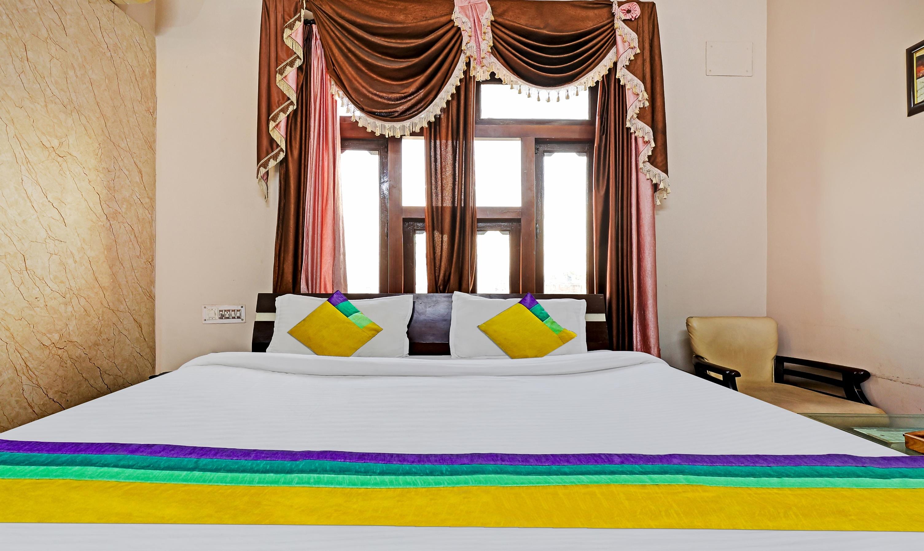Itsy Hotels Friends - Tap to explore photos