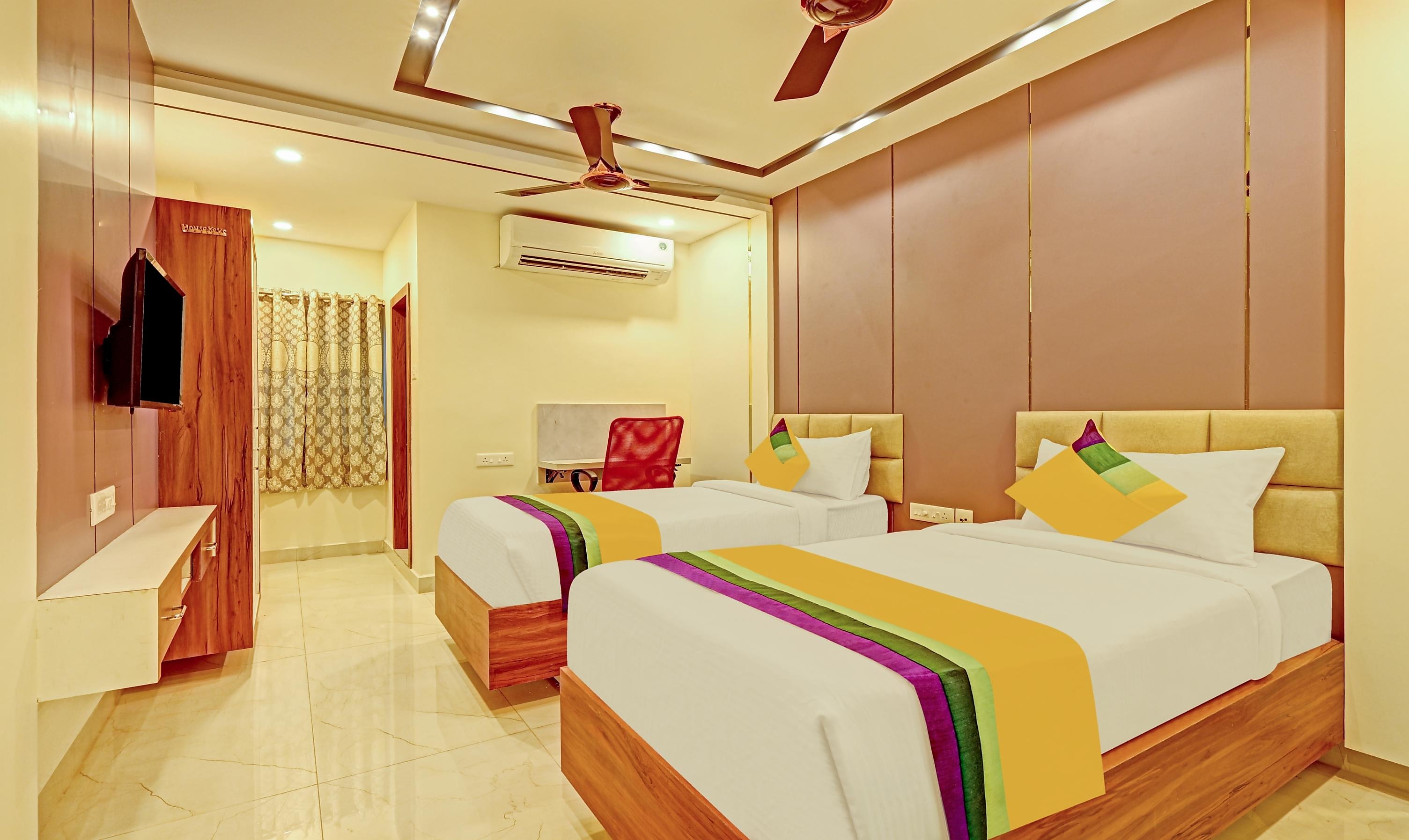 Itsy Hotels Sri Sai Grand Inn - Tap to explore photos