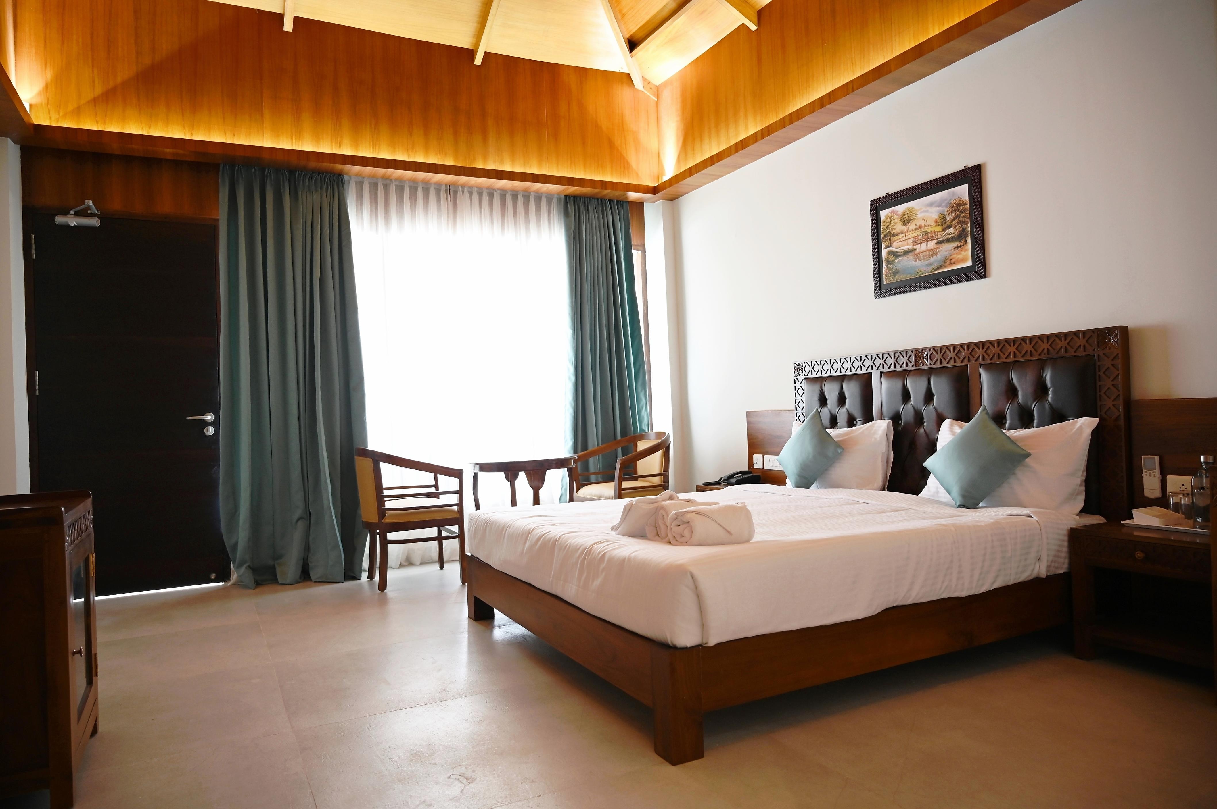 ILE BAY RESORT - Tap to explore photos