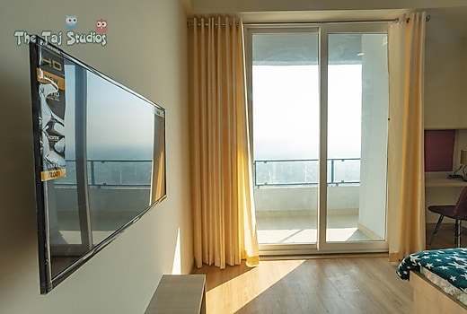 The Taj Studios - Luxury Stay in Gaur City Mall (1st time in Greate Noida West)